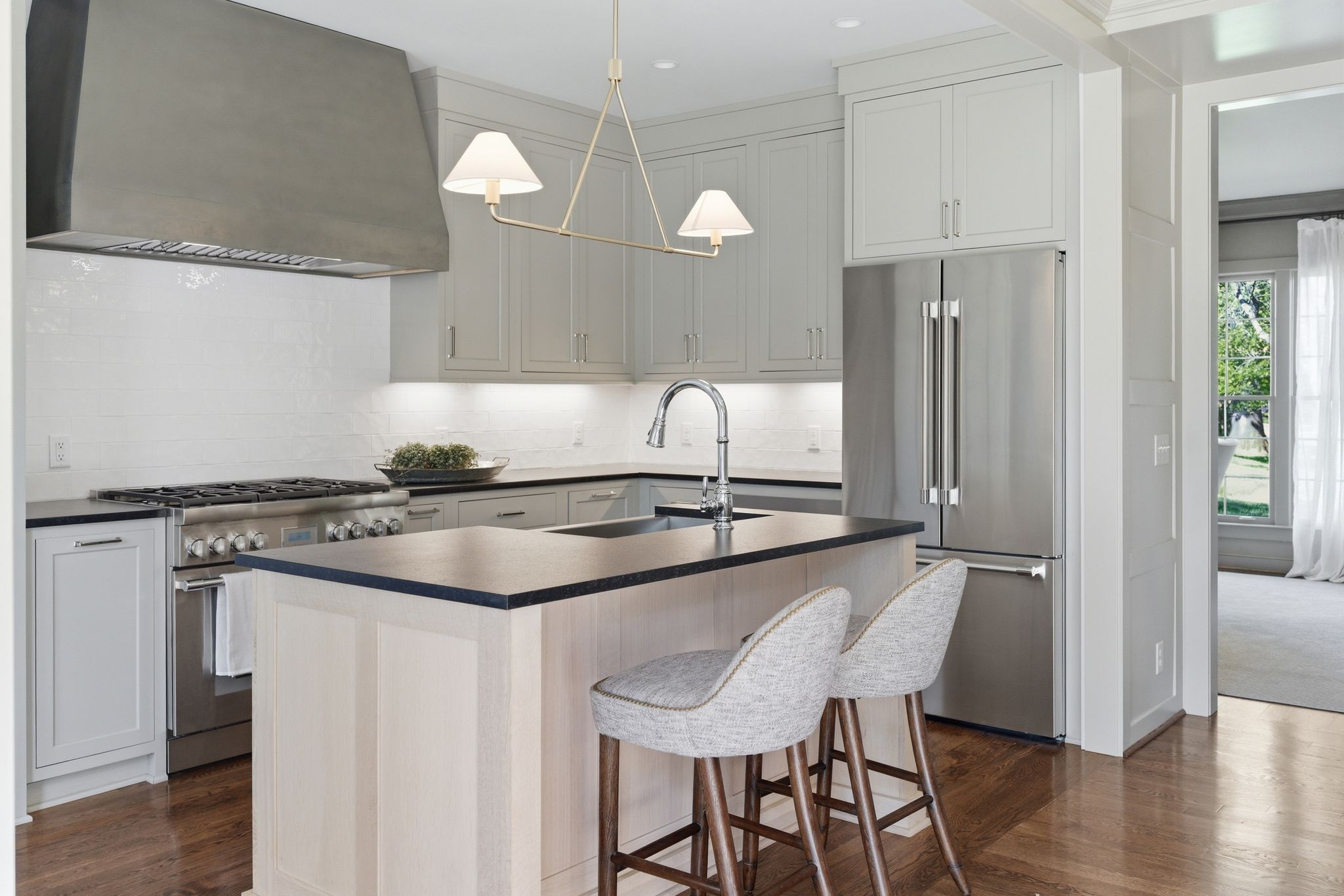 608 Linden Sq