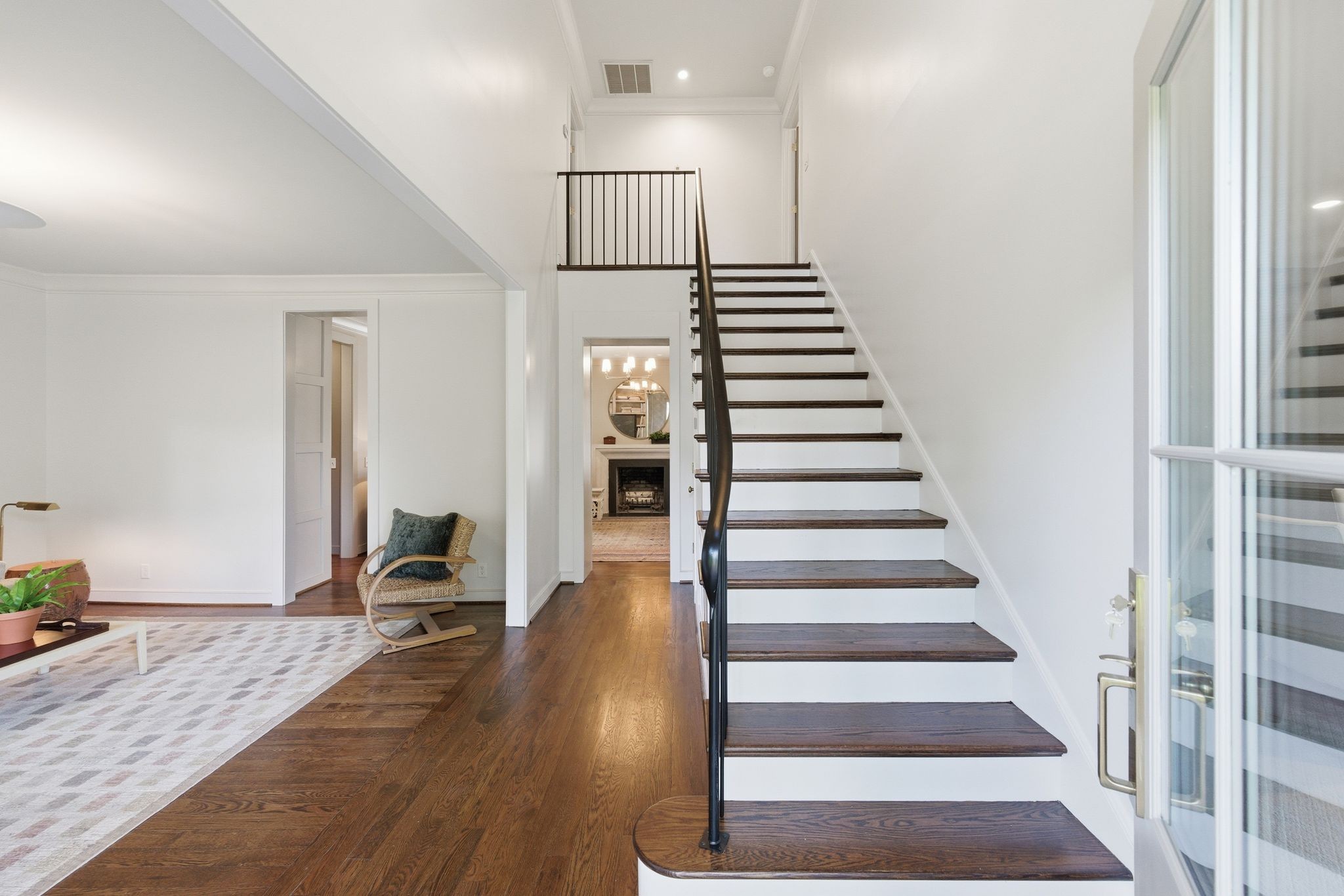 608 Linden Sq