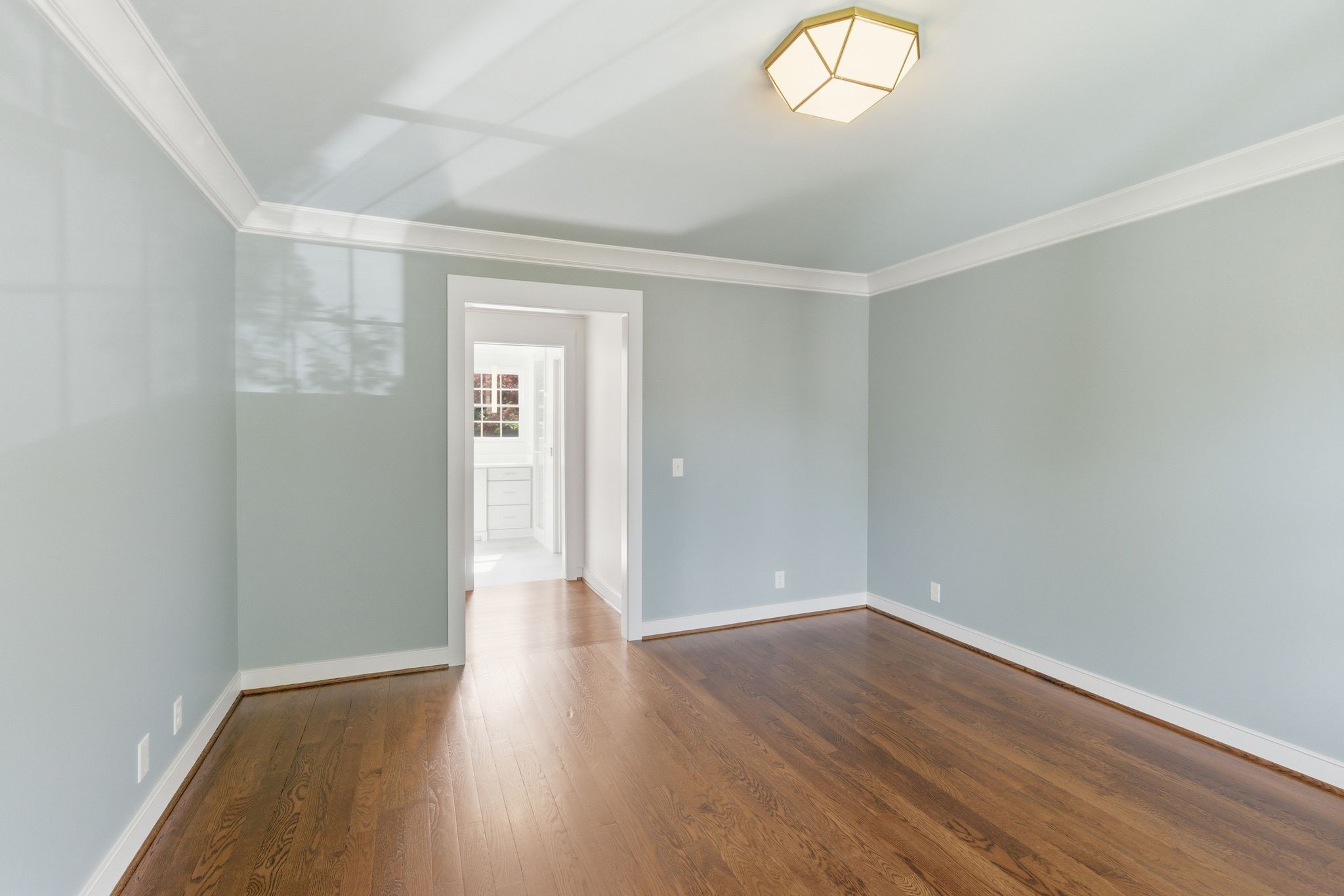 608 Linden Sq