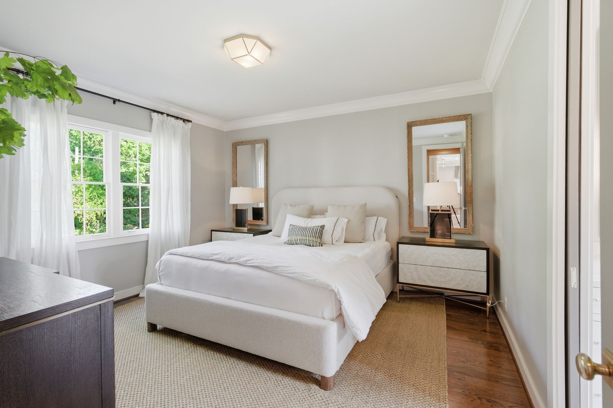 608 Linden Sq