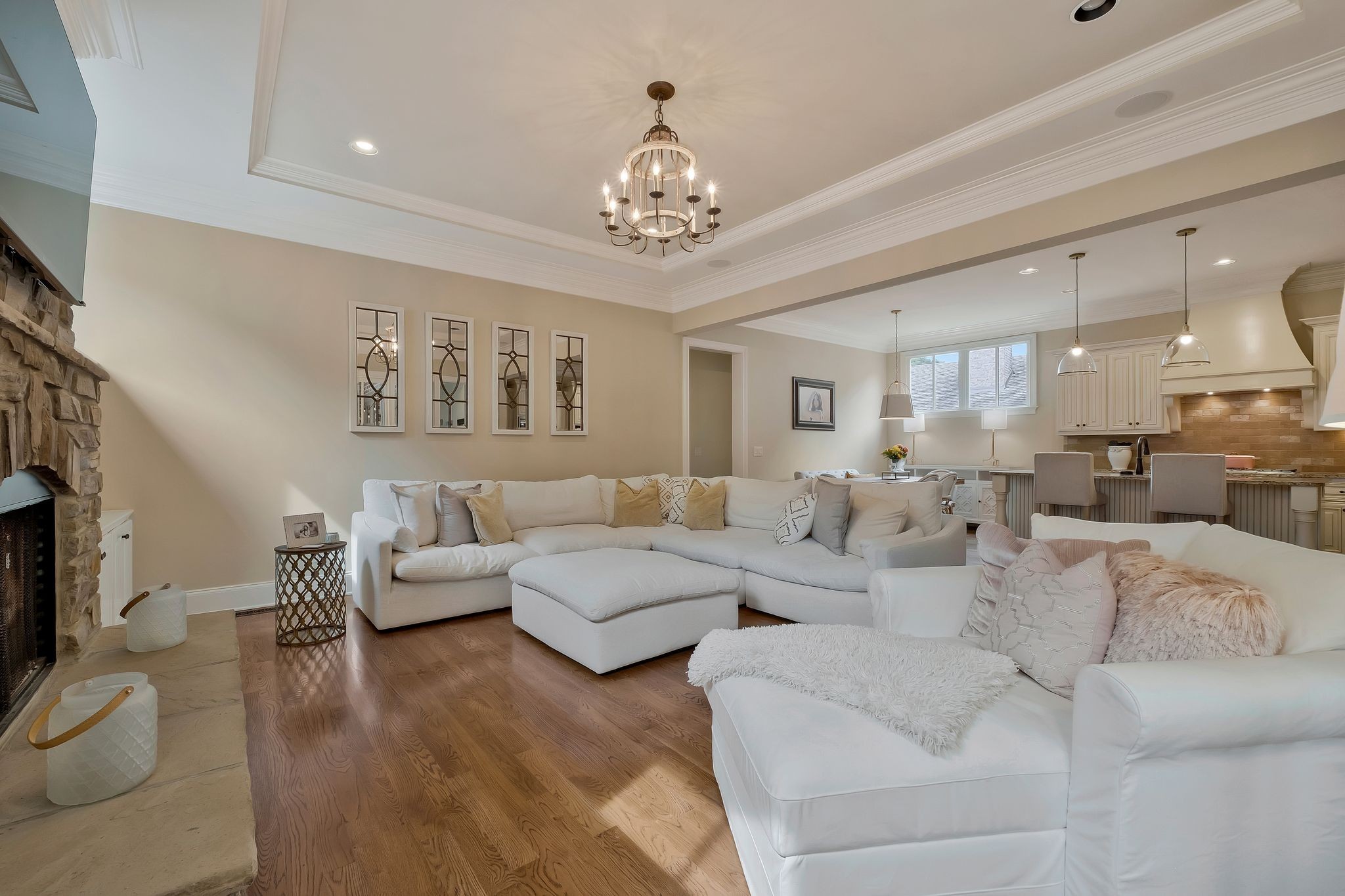 1038 Falling Leaf Cir