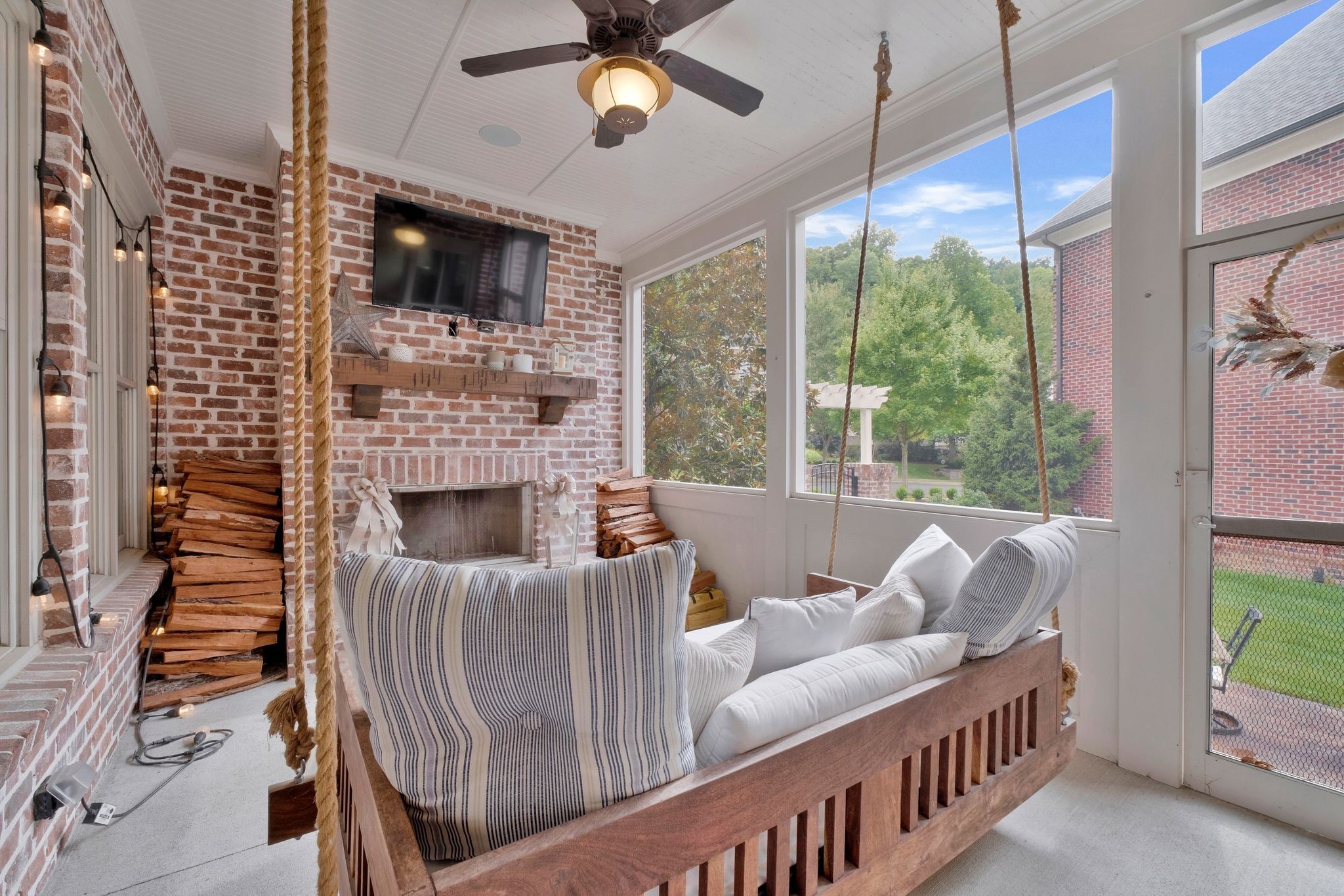 1038 Falling Leaf Cir