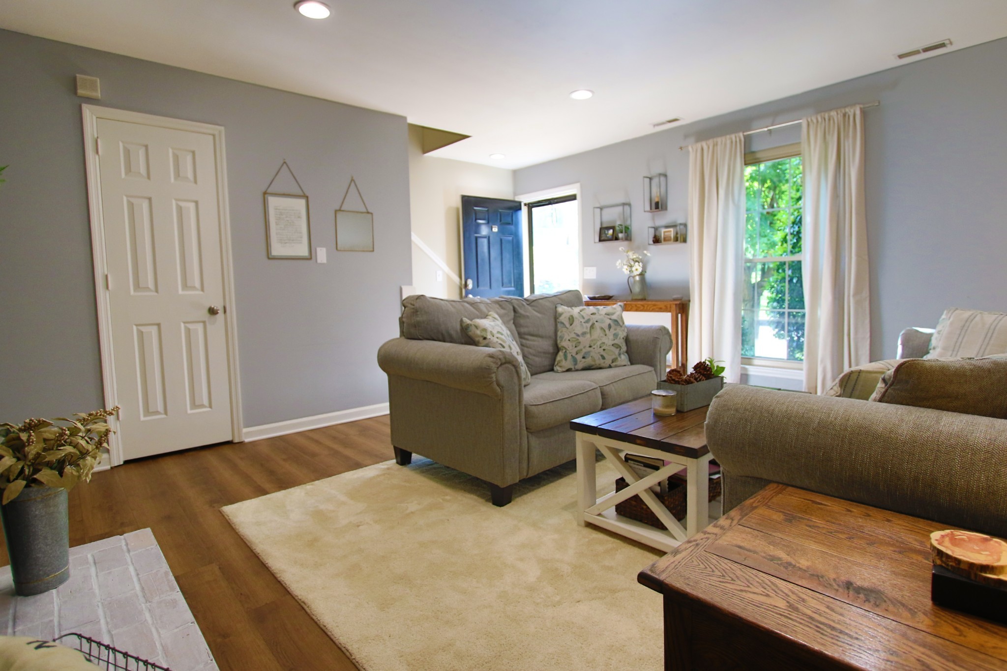 702 Fox Ridge Dr