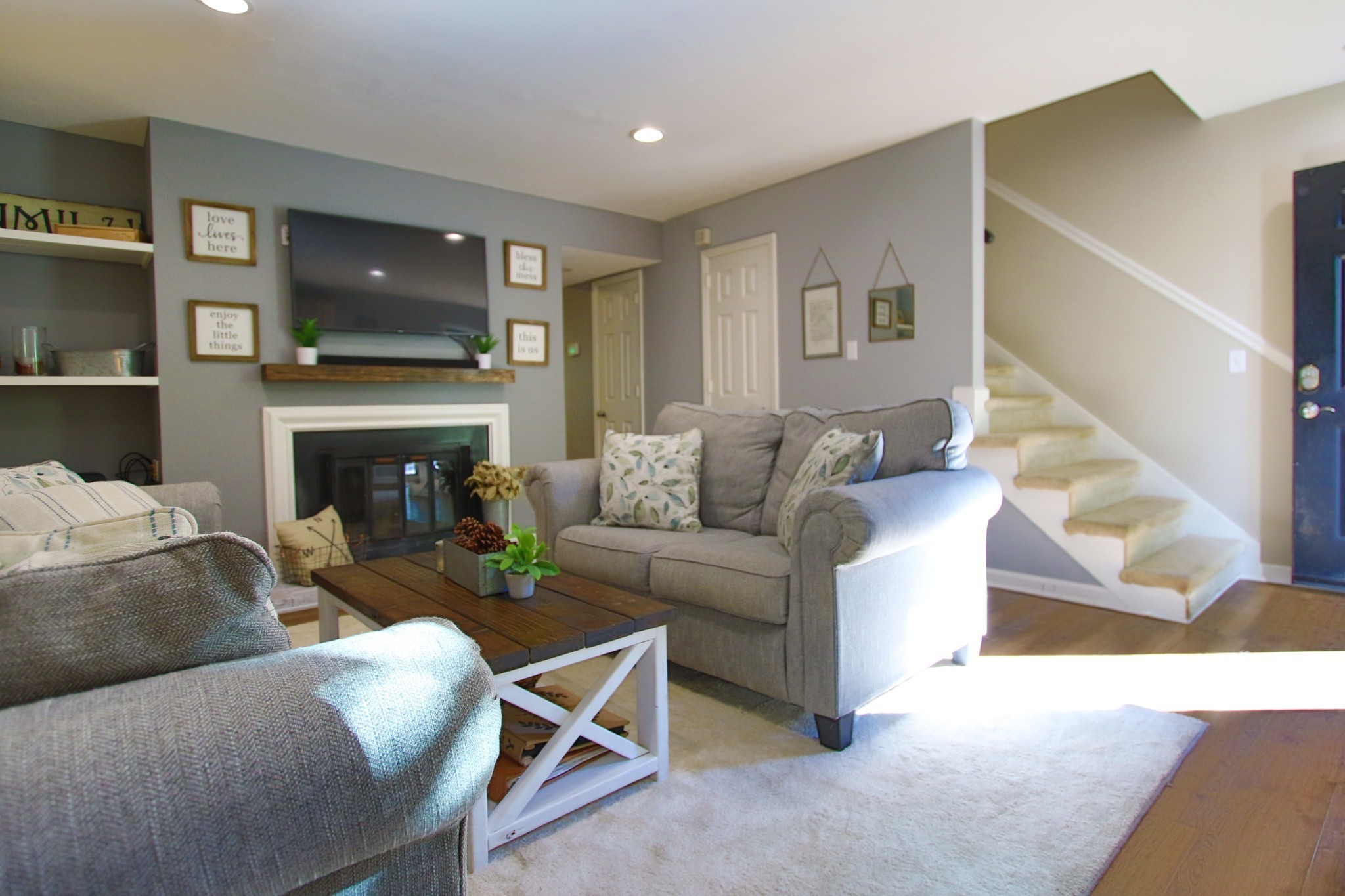 702 Fox Ridge Dr
