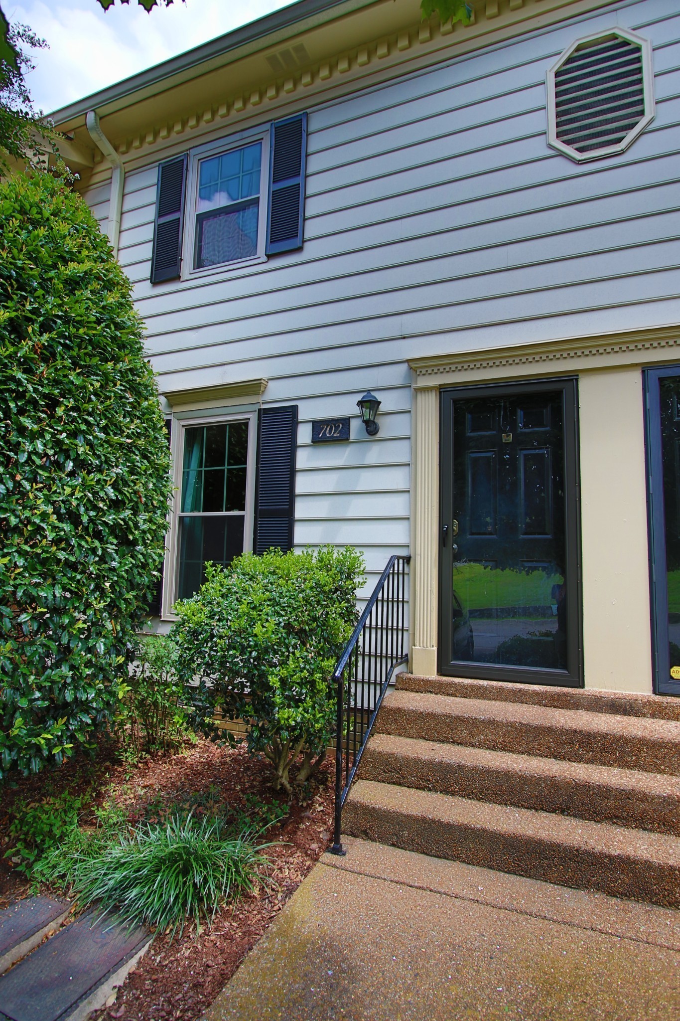 702 Fox Ridge Dr