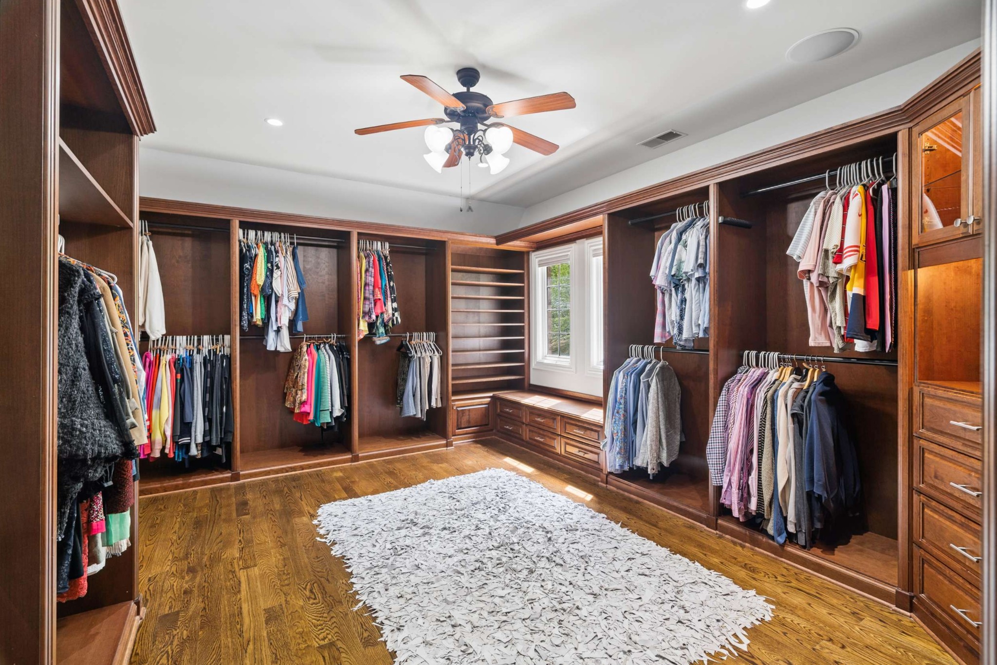 1060 Natchez Valley Ln