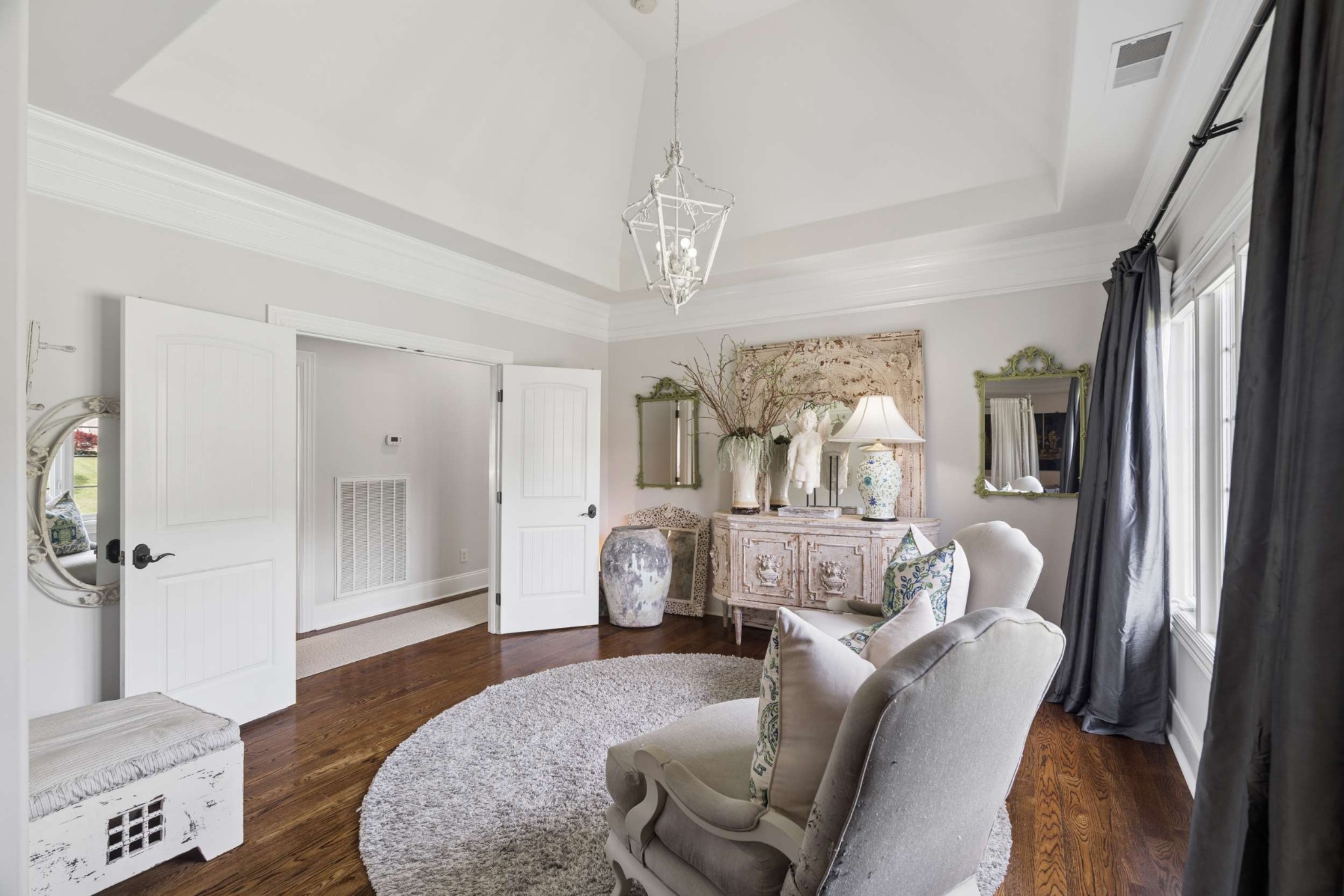 1060 Natchez Valley Ln