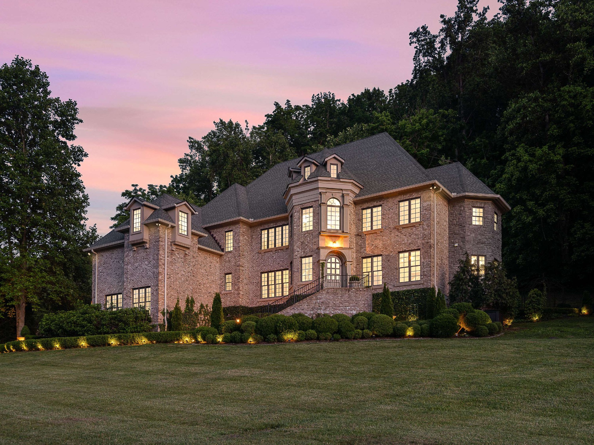 1060 Natchez Valley Ln