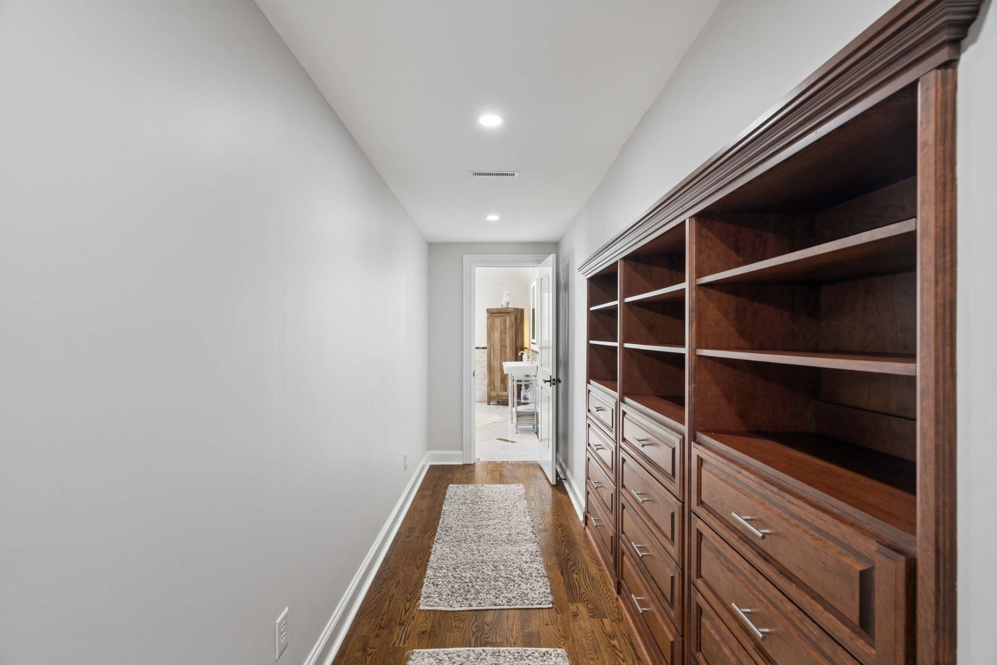 1060 Natchez Valley Ln