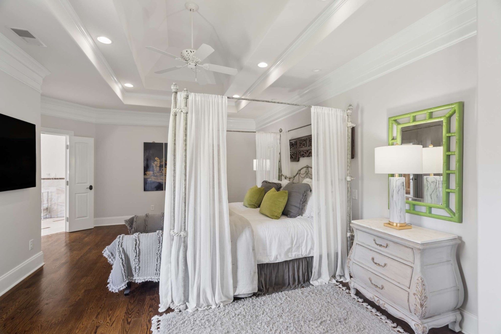 1060 Natchez Valley Ln
