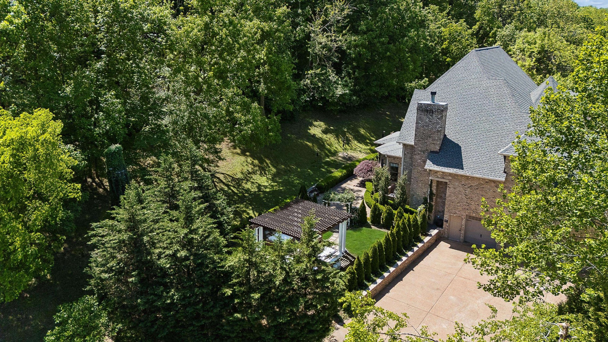 1060 Natchez Valley Ln