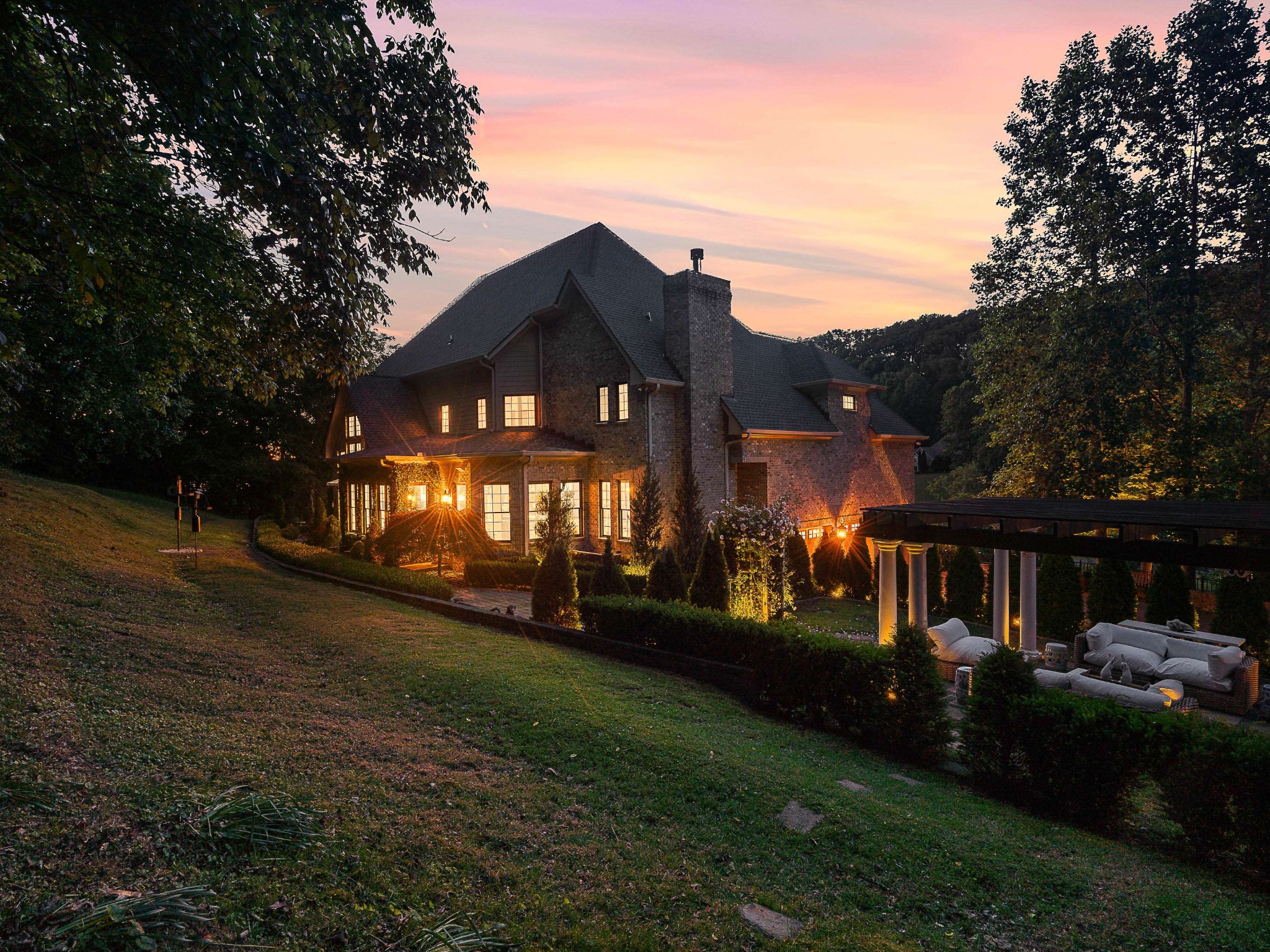 1060 Natchez Valley Ln