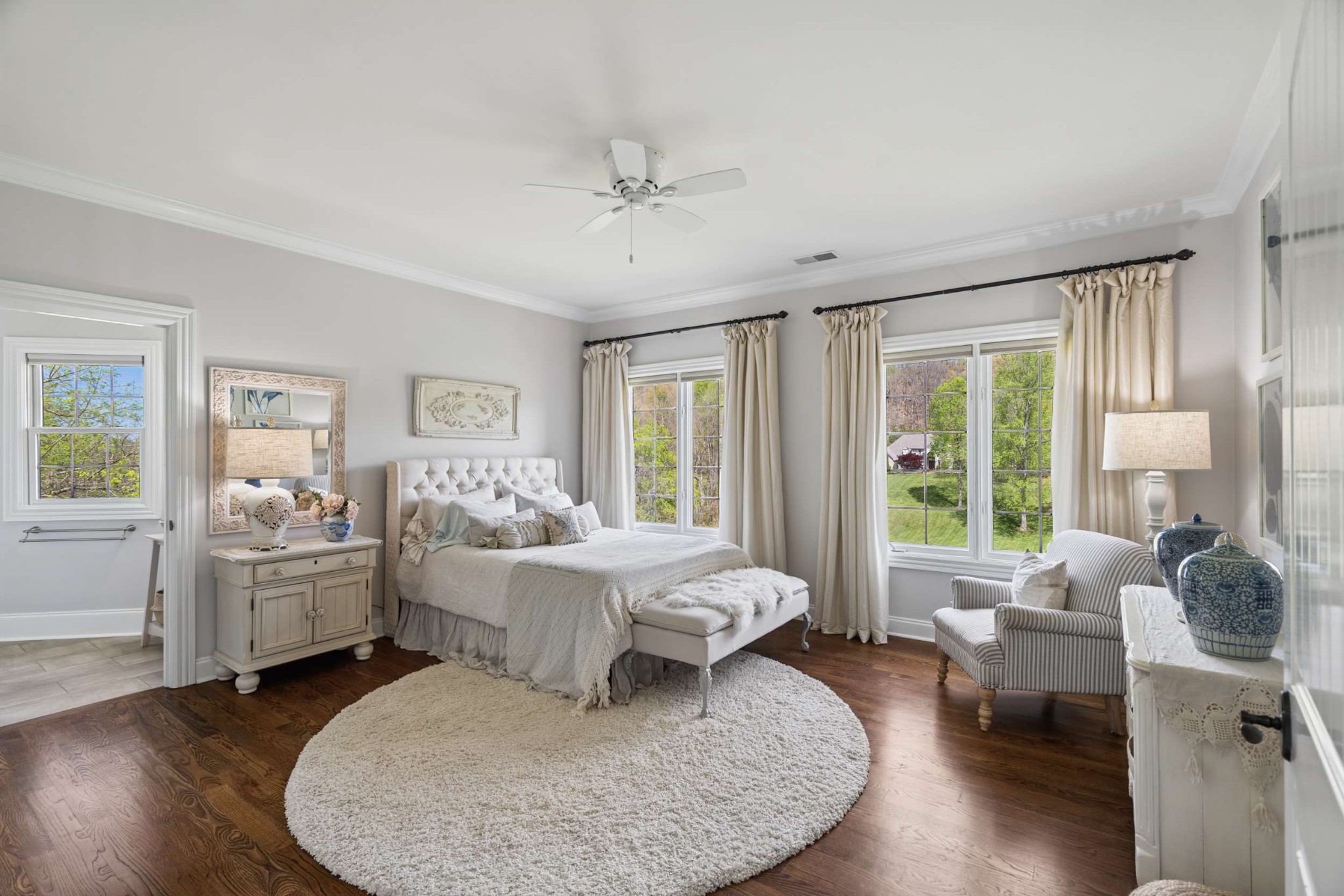 1060 Natchez Valley Ln