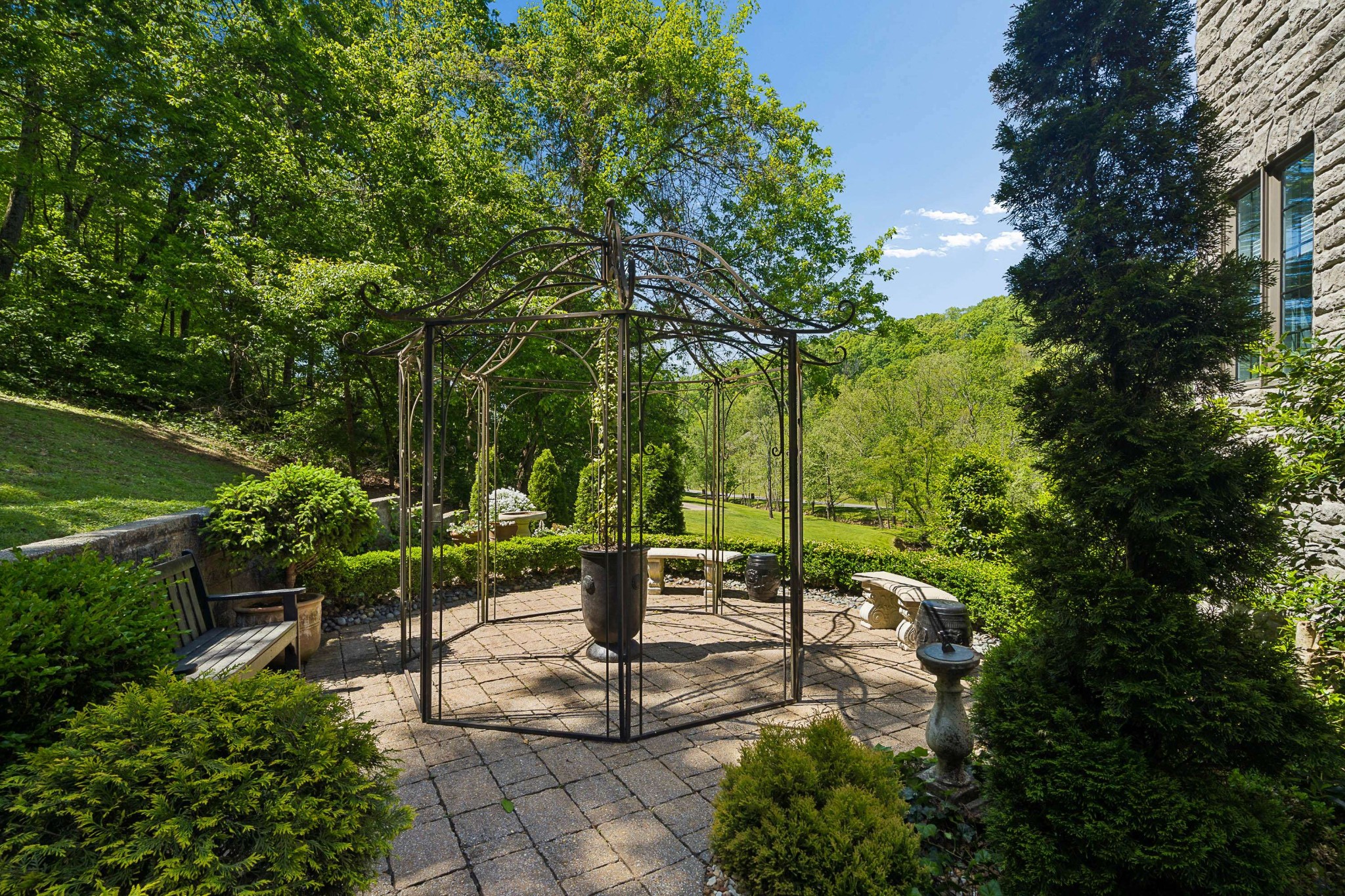 1060 Natchez Valley Ln