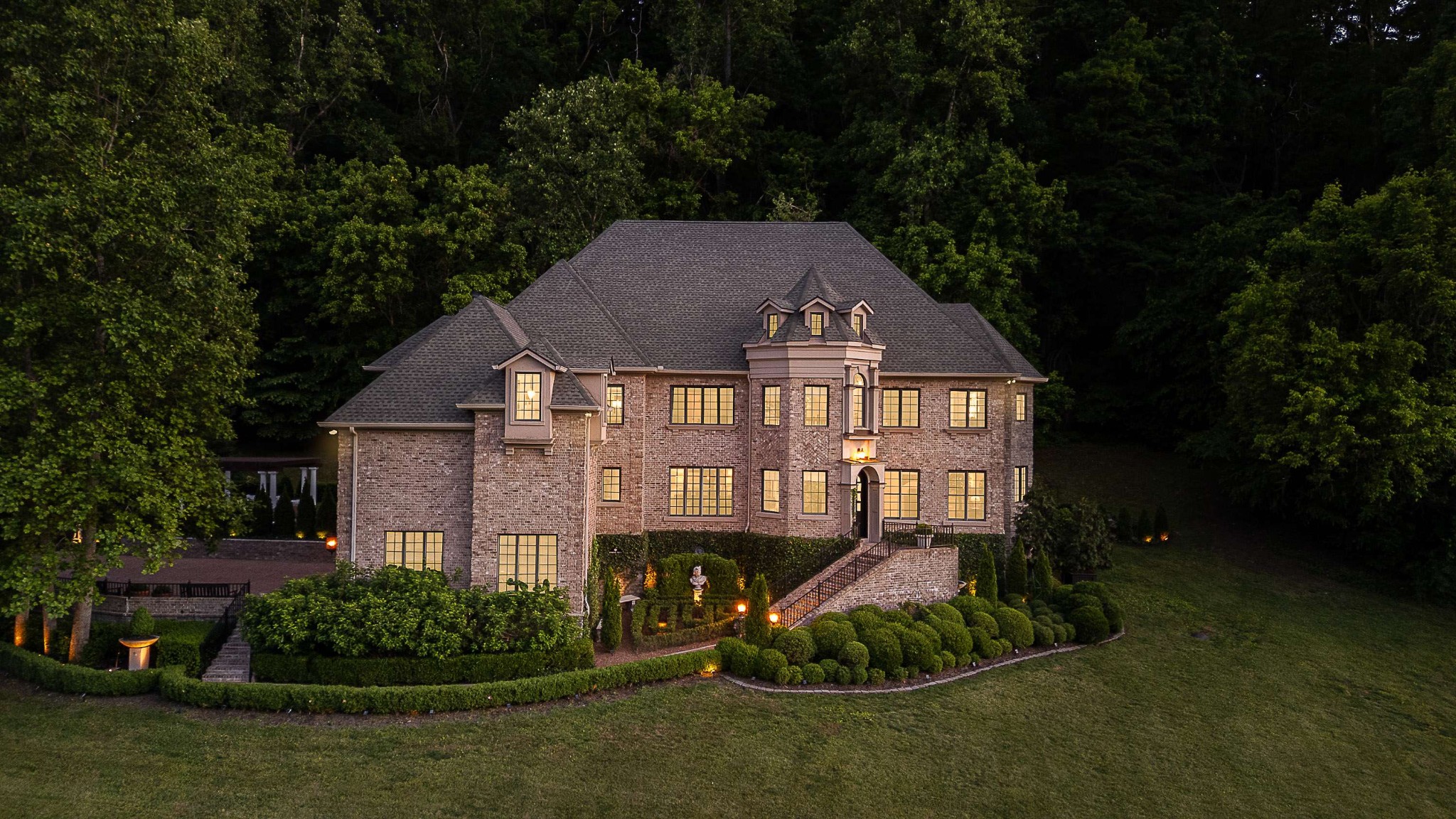 1060 Natchez Valley Ln