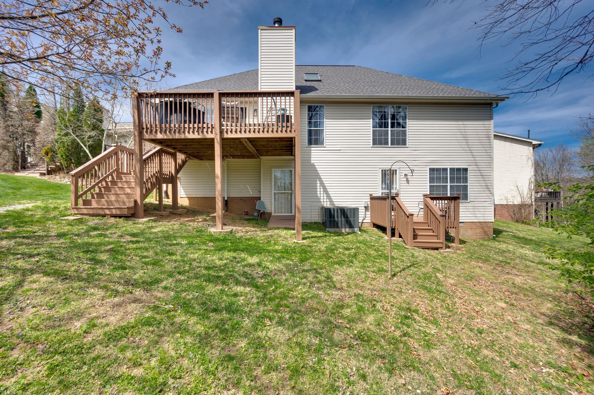 104 Woodfield Ct