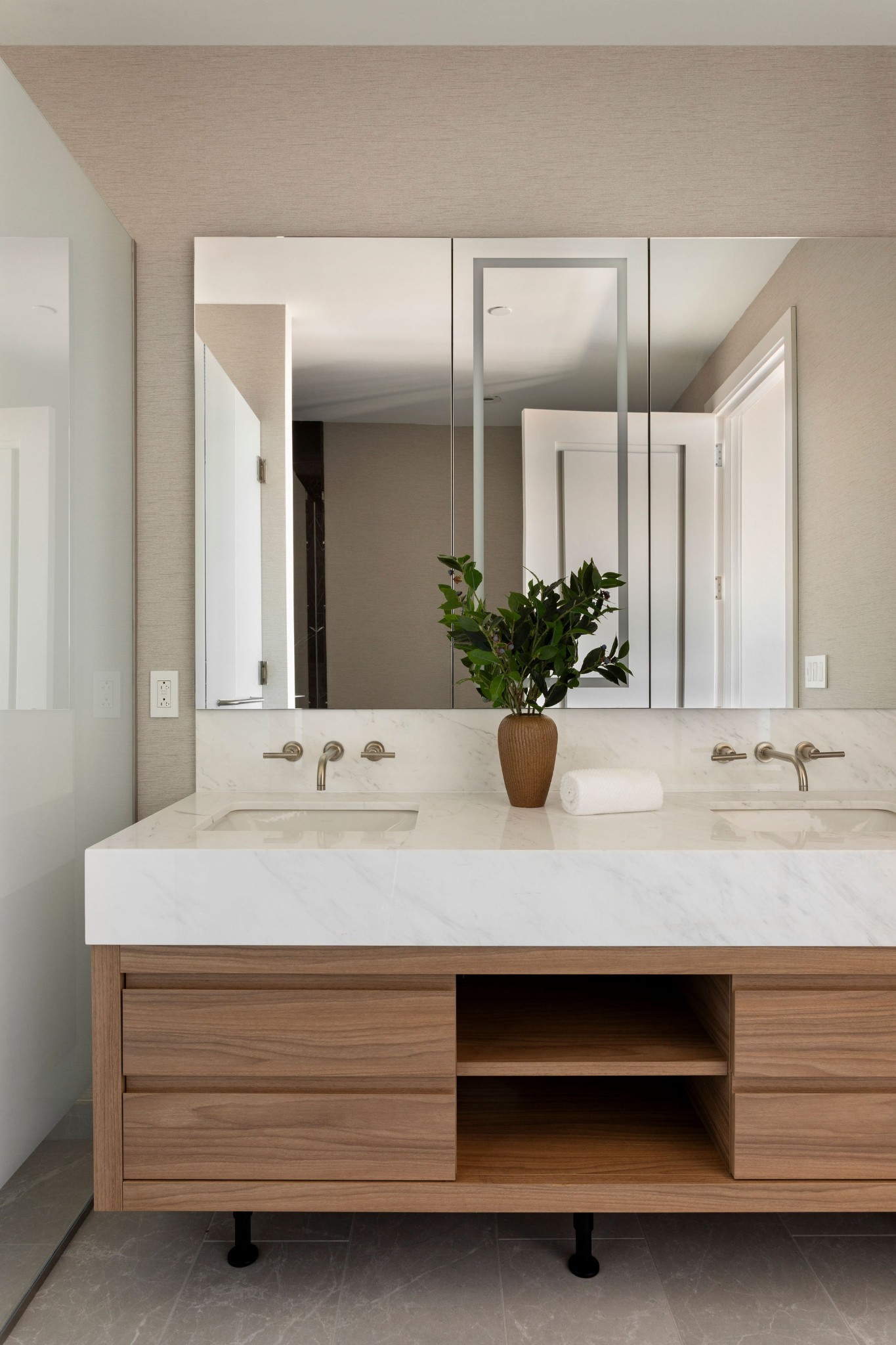 160 2nd Ave, S Unit: 2501