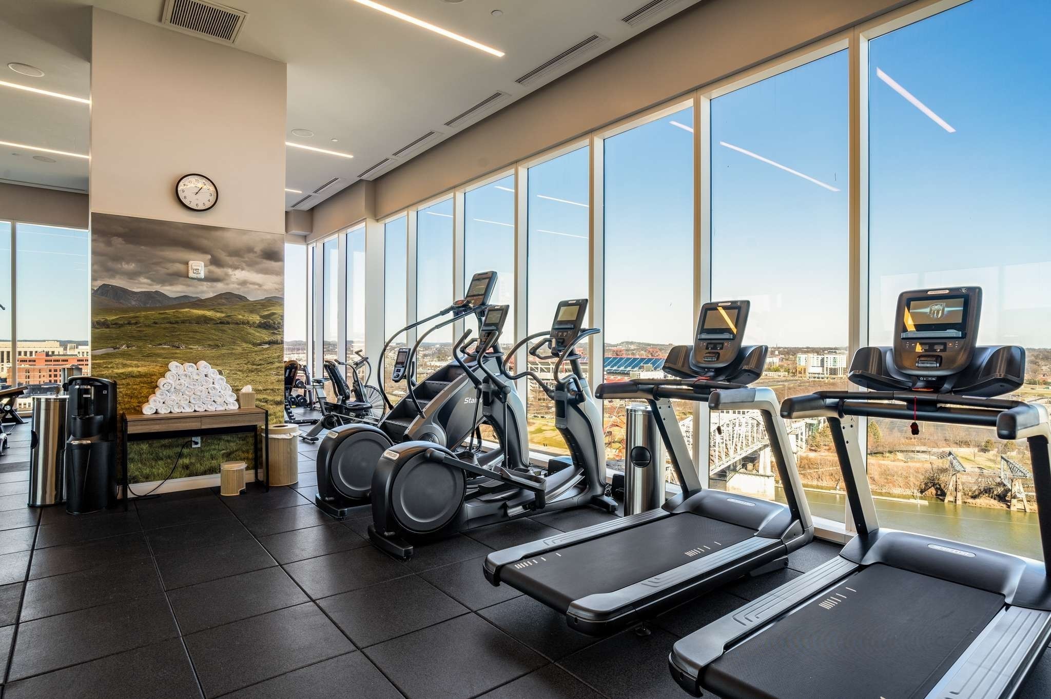 160 2nd Ave, S Unit: 2501