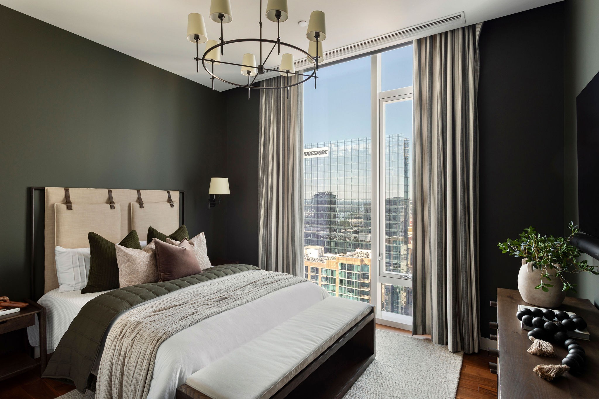 160 2nd Ave, S Unit: 2501