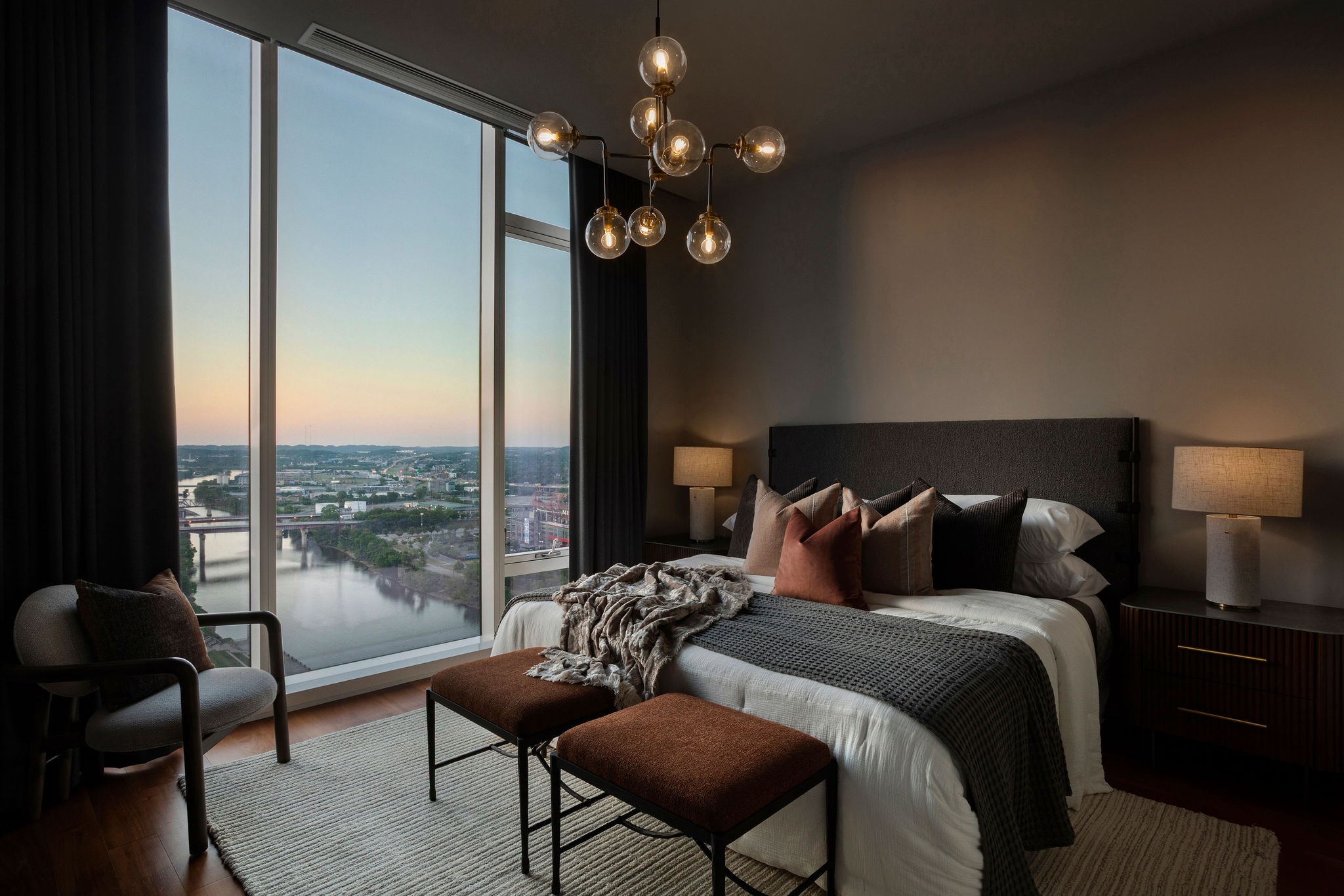 160 2nd Ave, S Unit: 2501