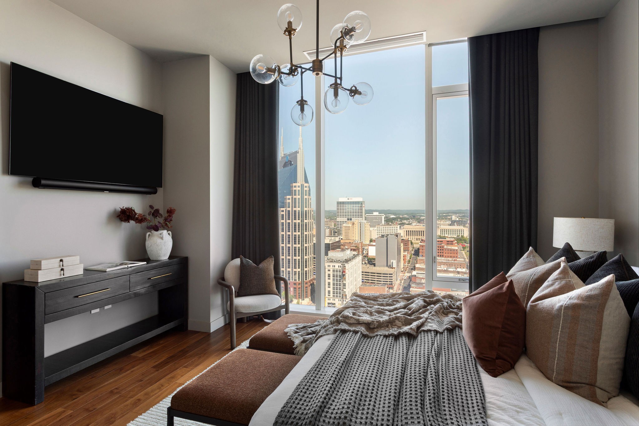 160 2nd Ave, S Unit: 2501