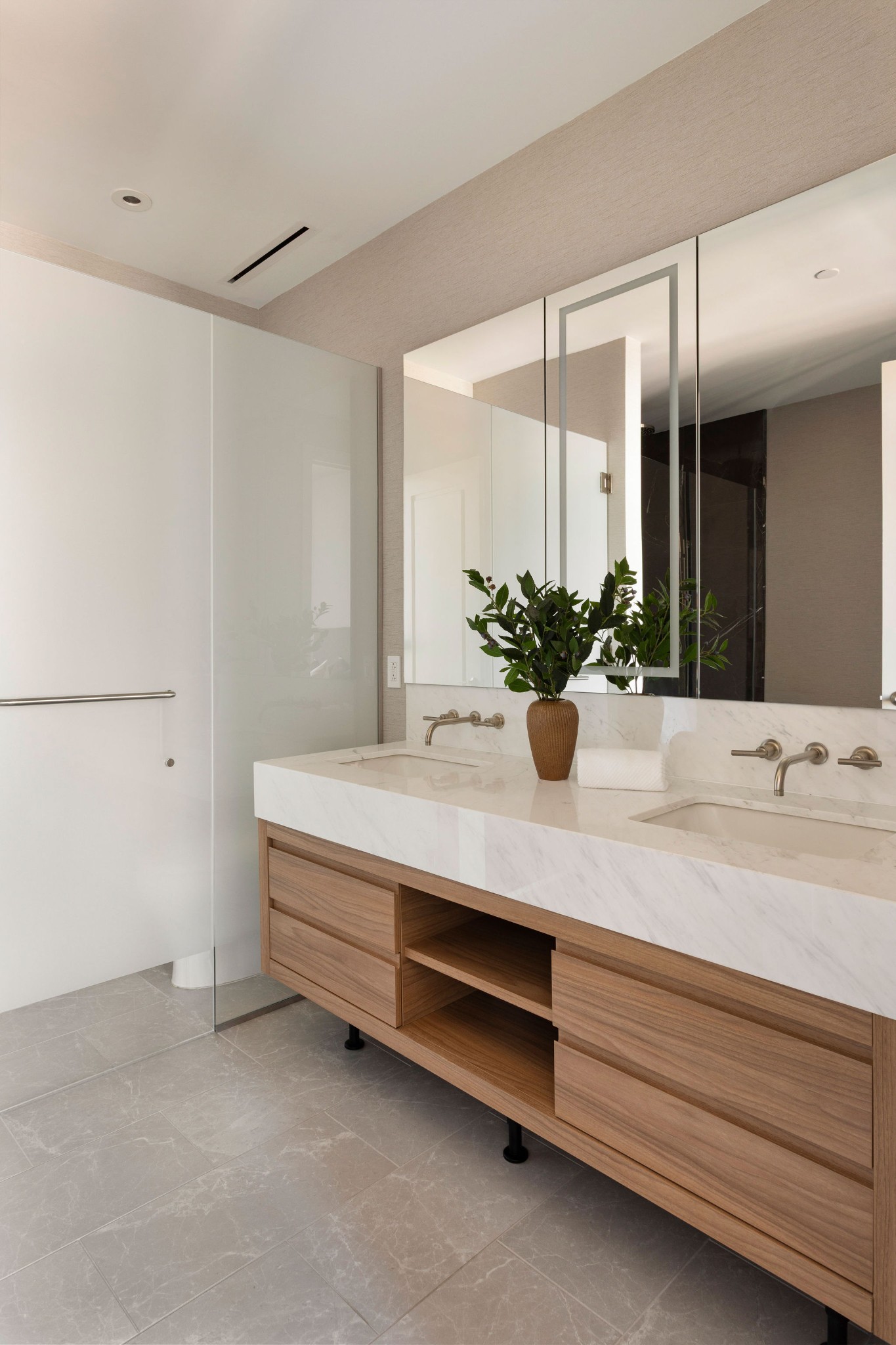 160 2nd Ave, S Unit: 2501