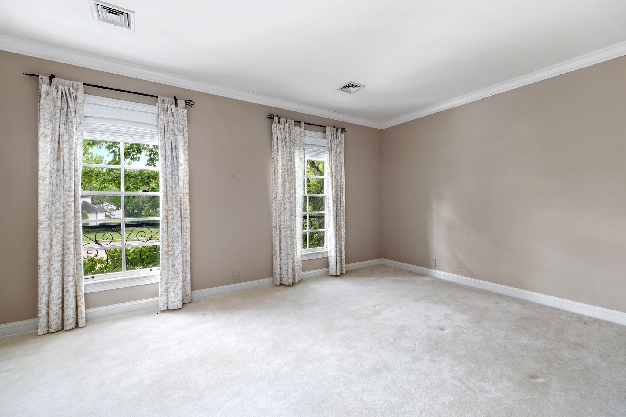 5 Castlewood Court
