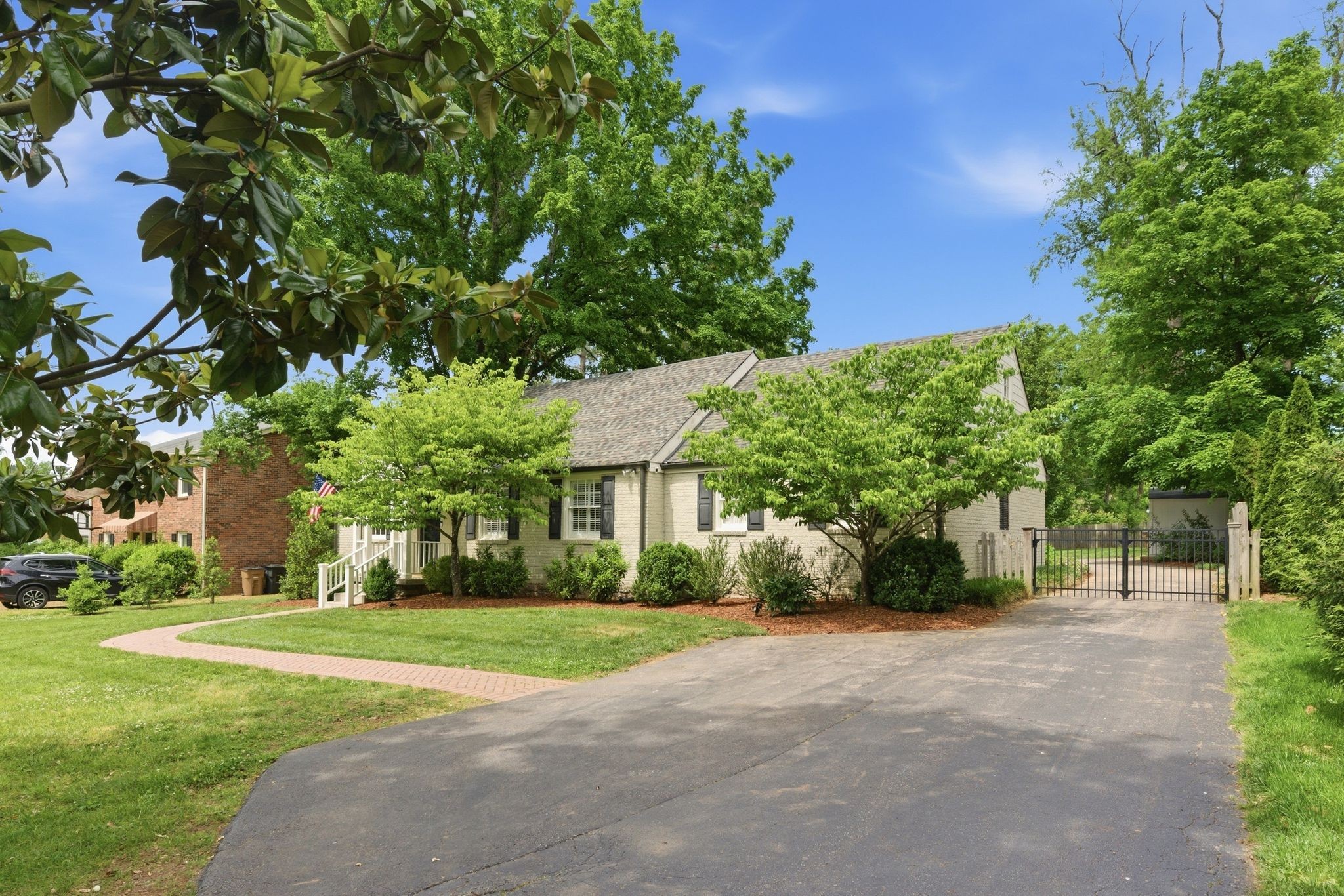 104 Brookfield Ave