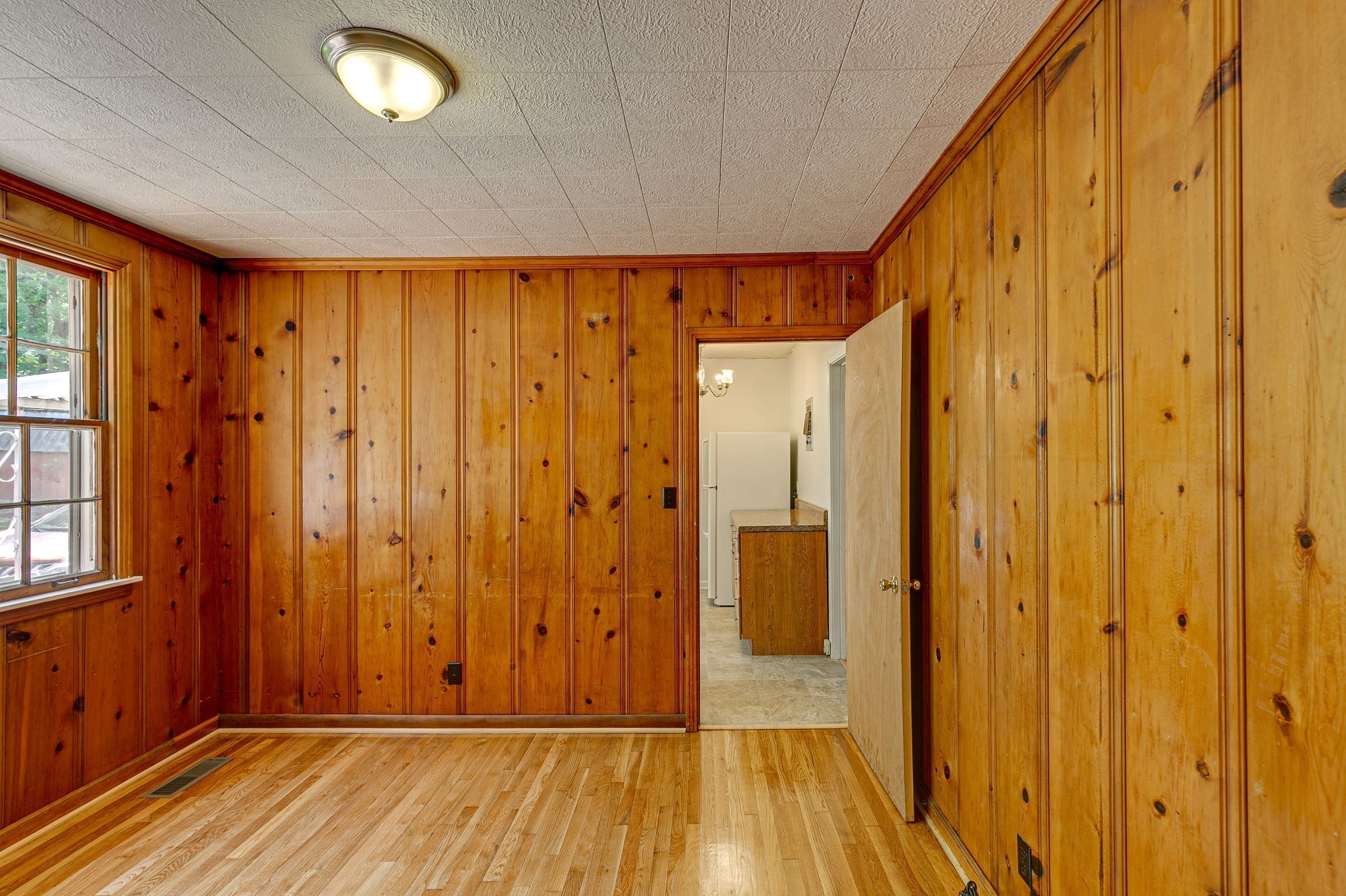 4824 Lynn Dr