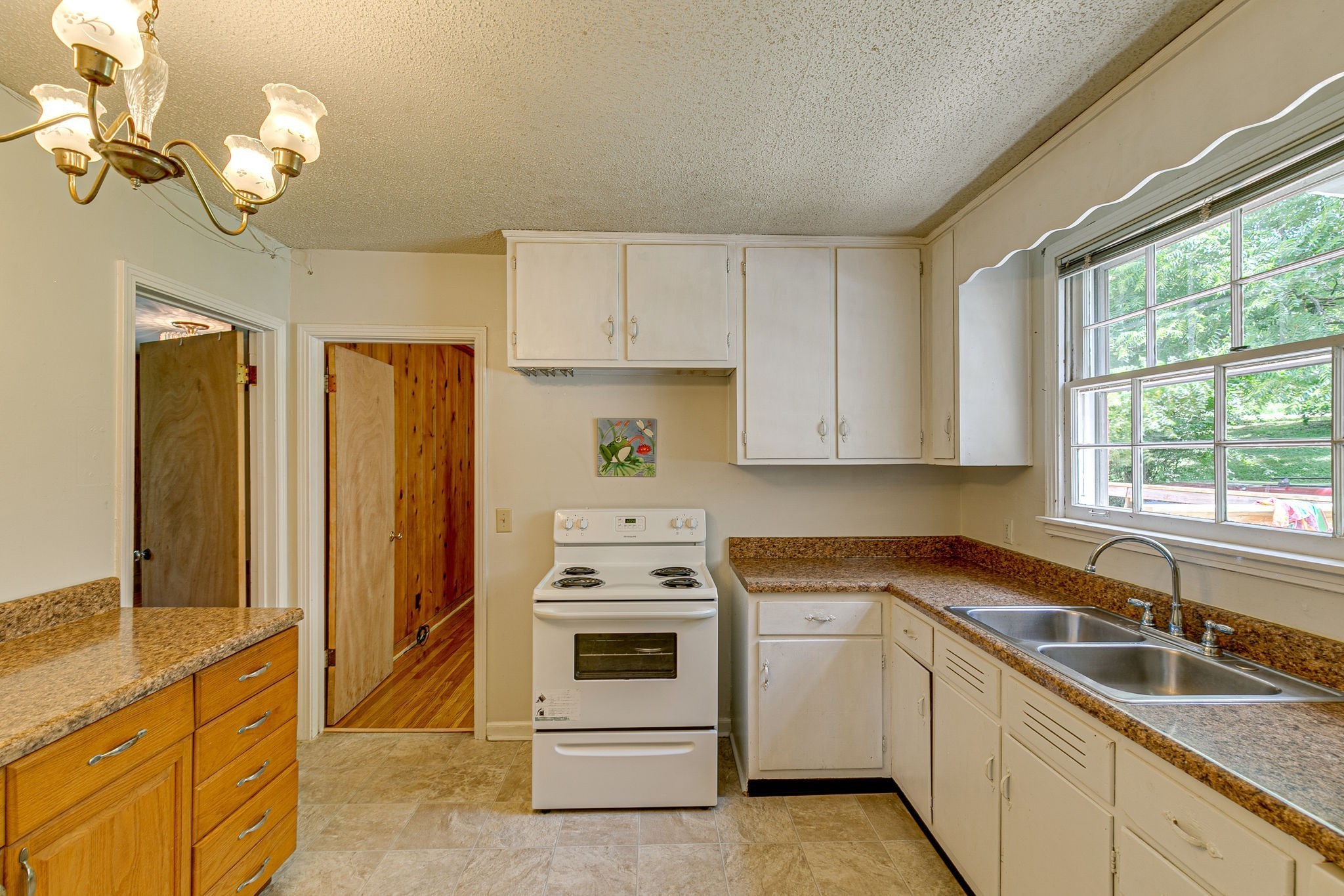 4824 Lynn Dr