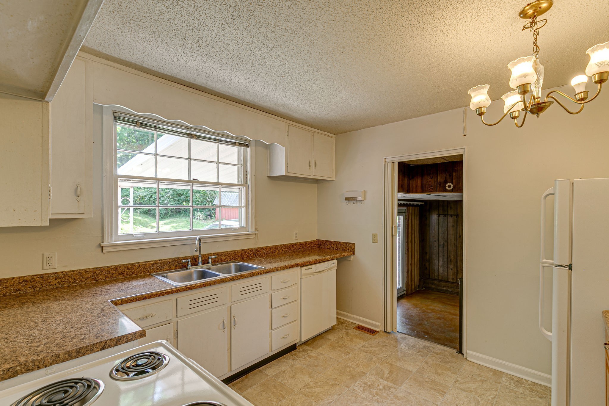 4824 Lynn Dr