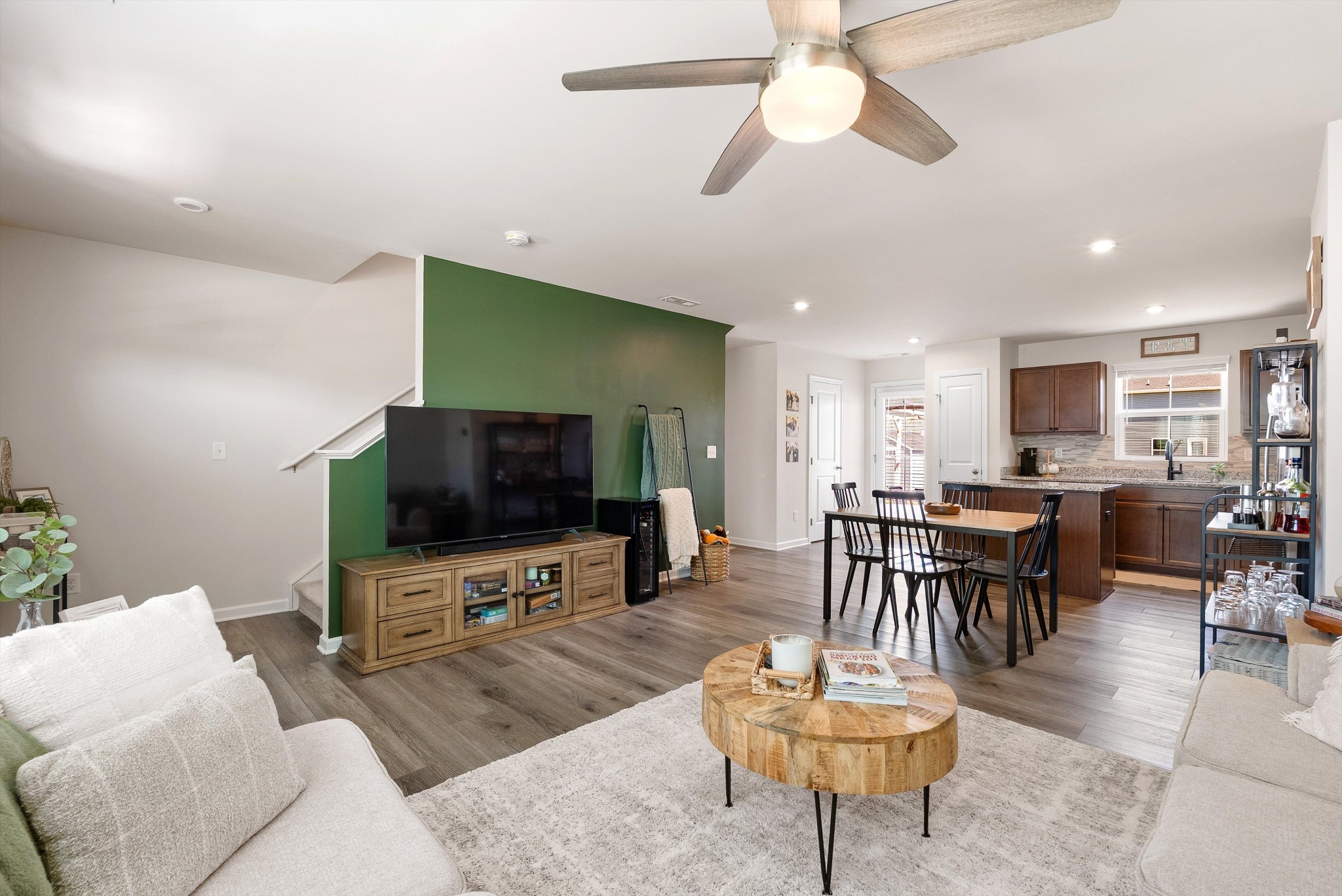 2325 Burnwick Grv