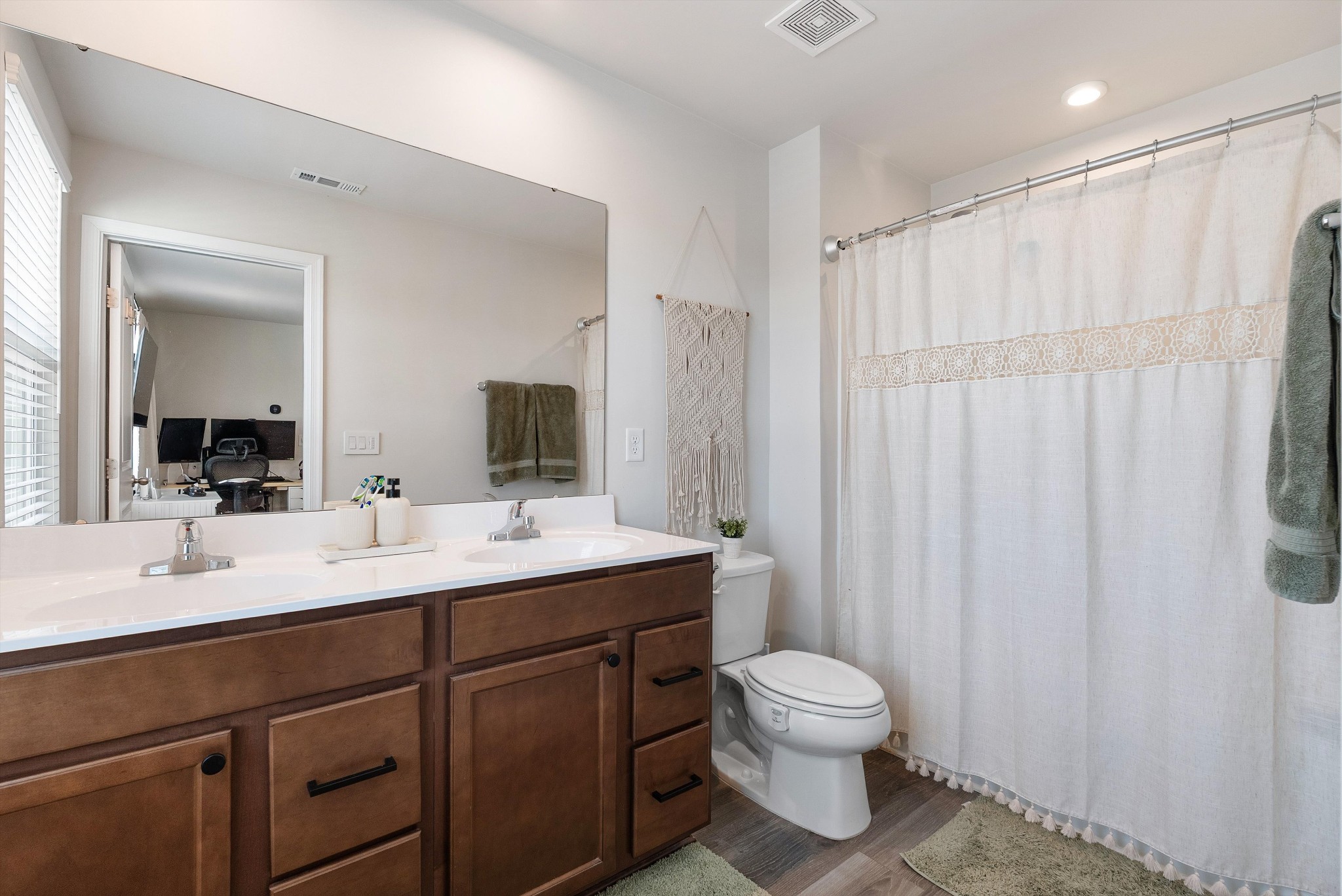 2325 Burnwick Grv