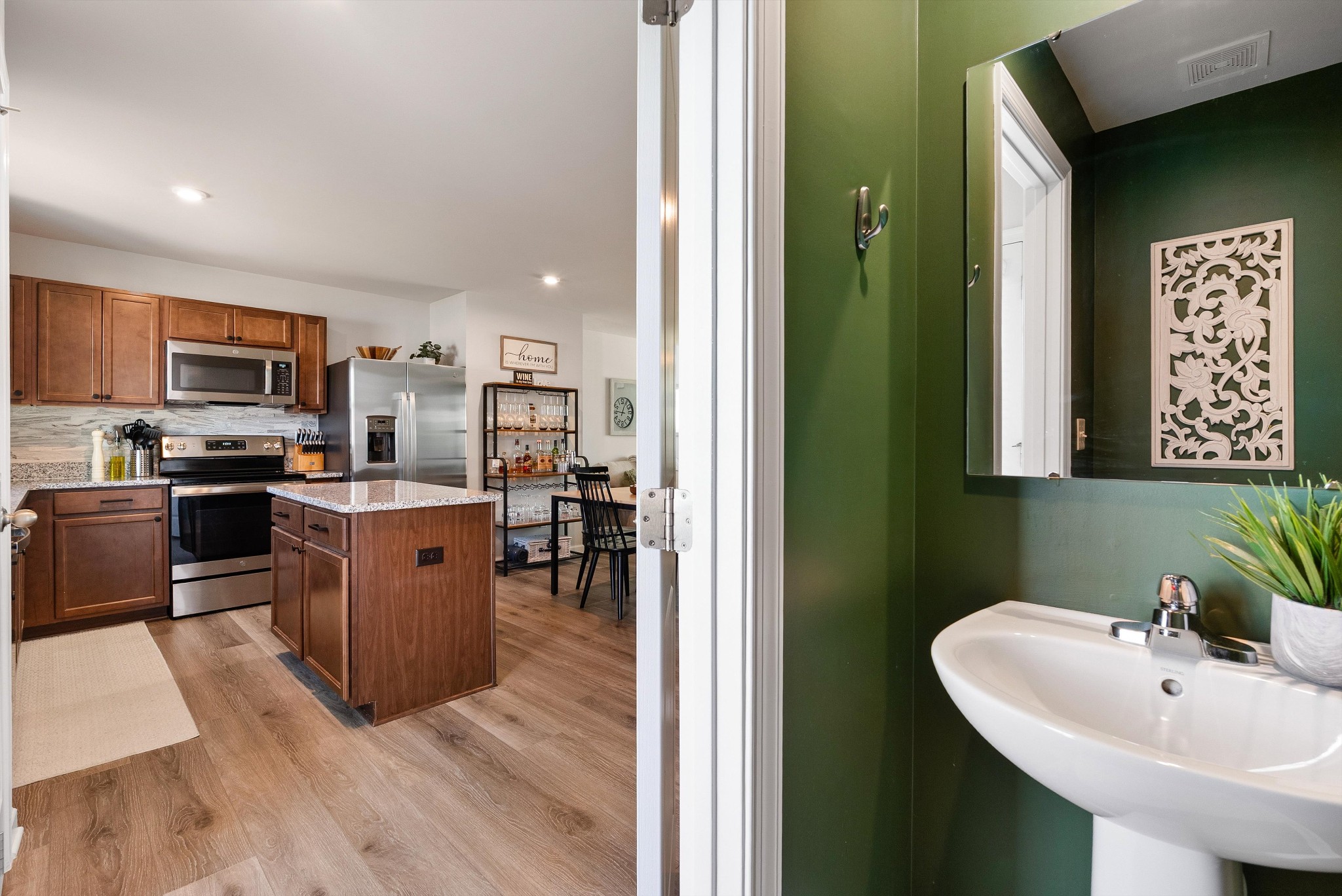 2325 Burnwick Grv