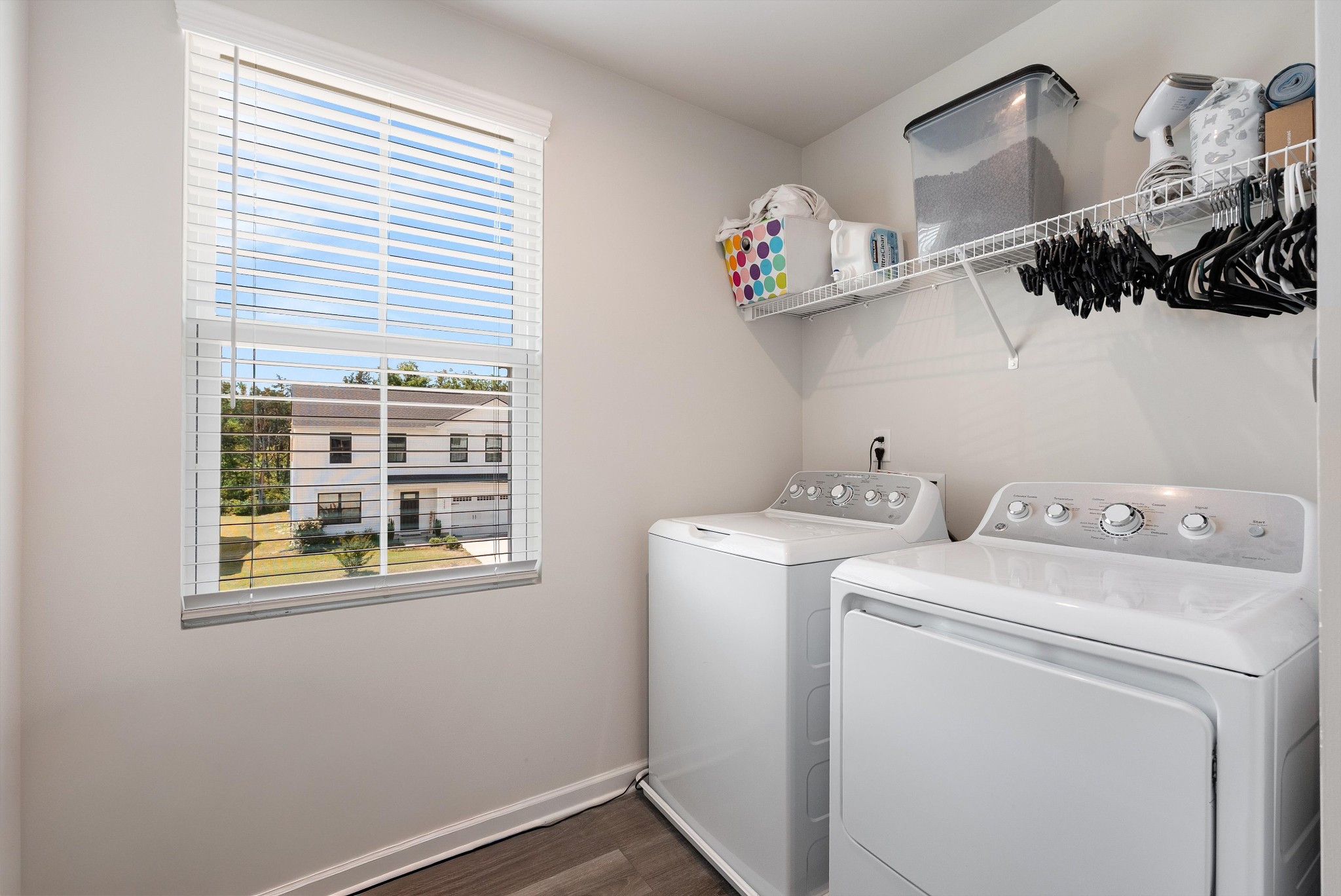 2325 Burnwick Grv