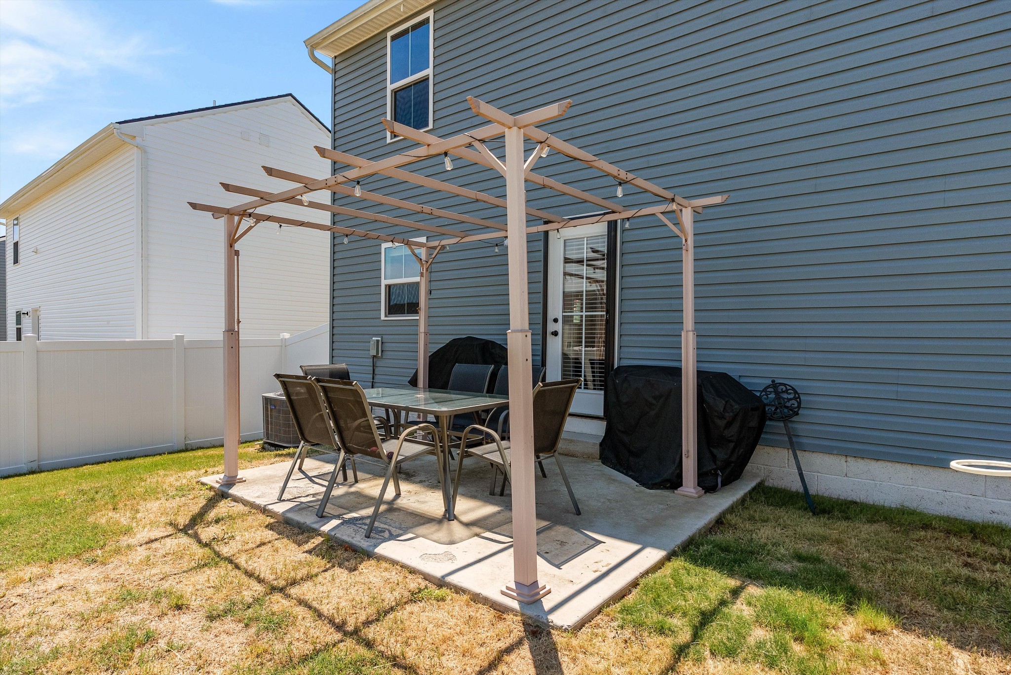 2325 Burnwick Grv