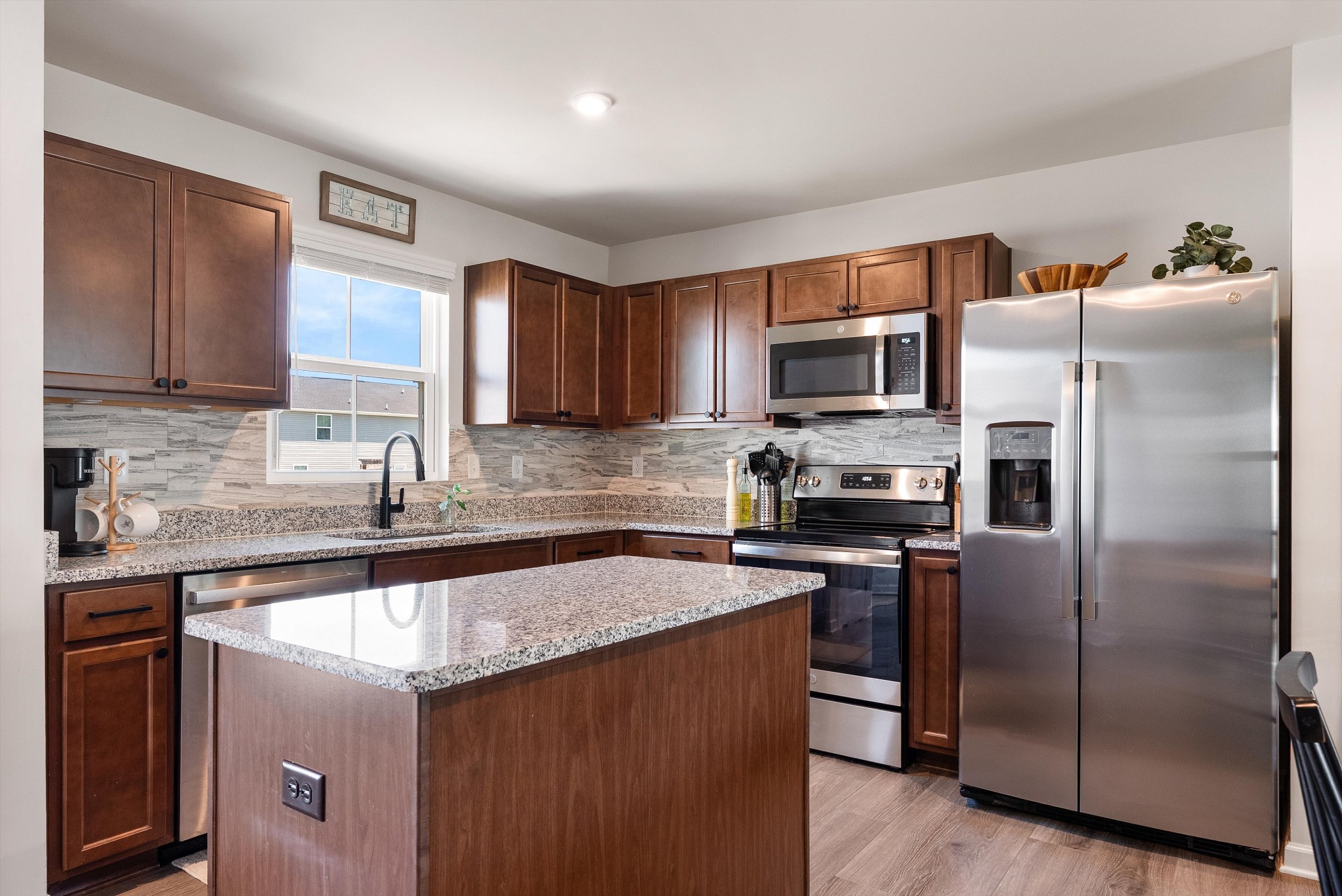 2325 Burnwick Grv
