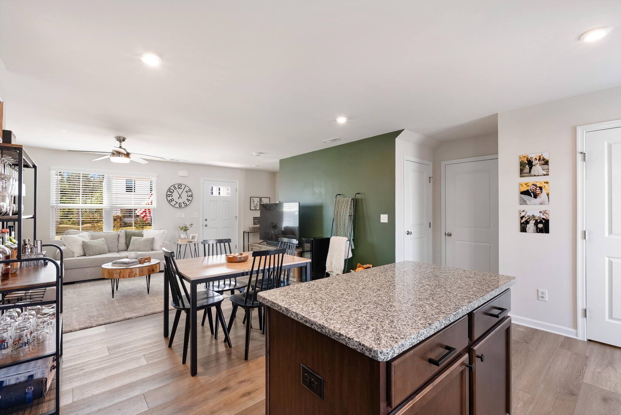 2325 Burnwick Grv