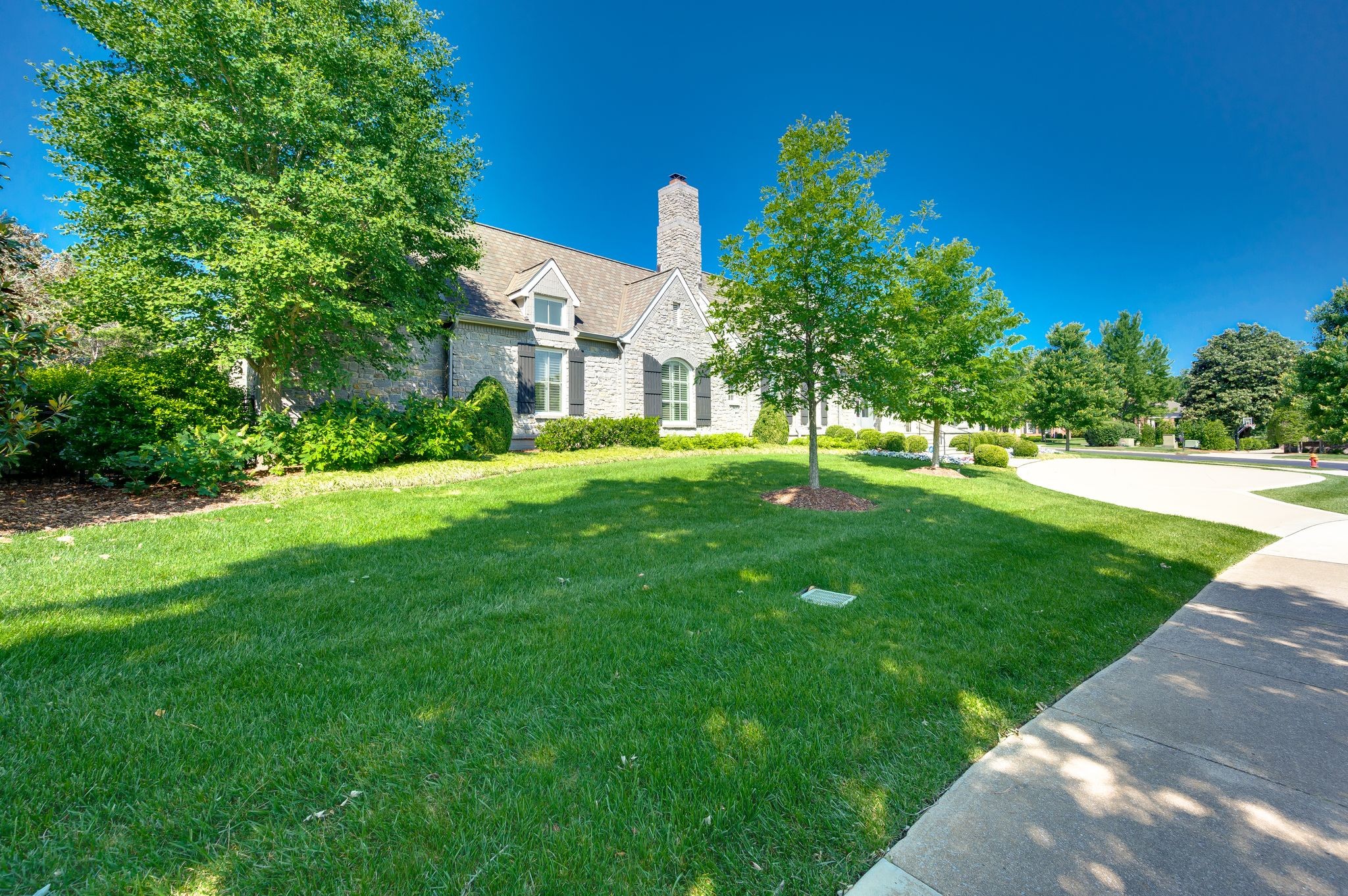 2037 Fransworth Dr