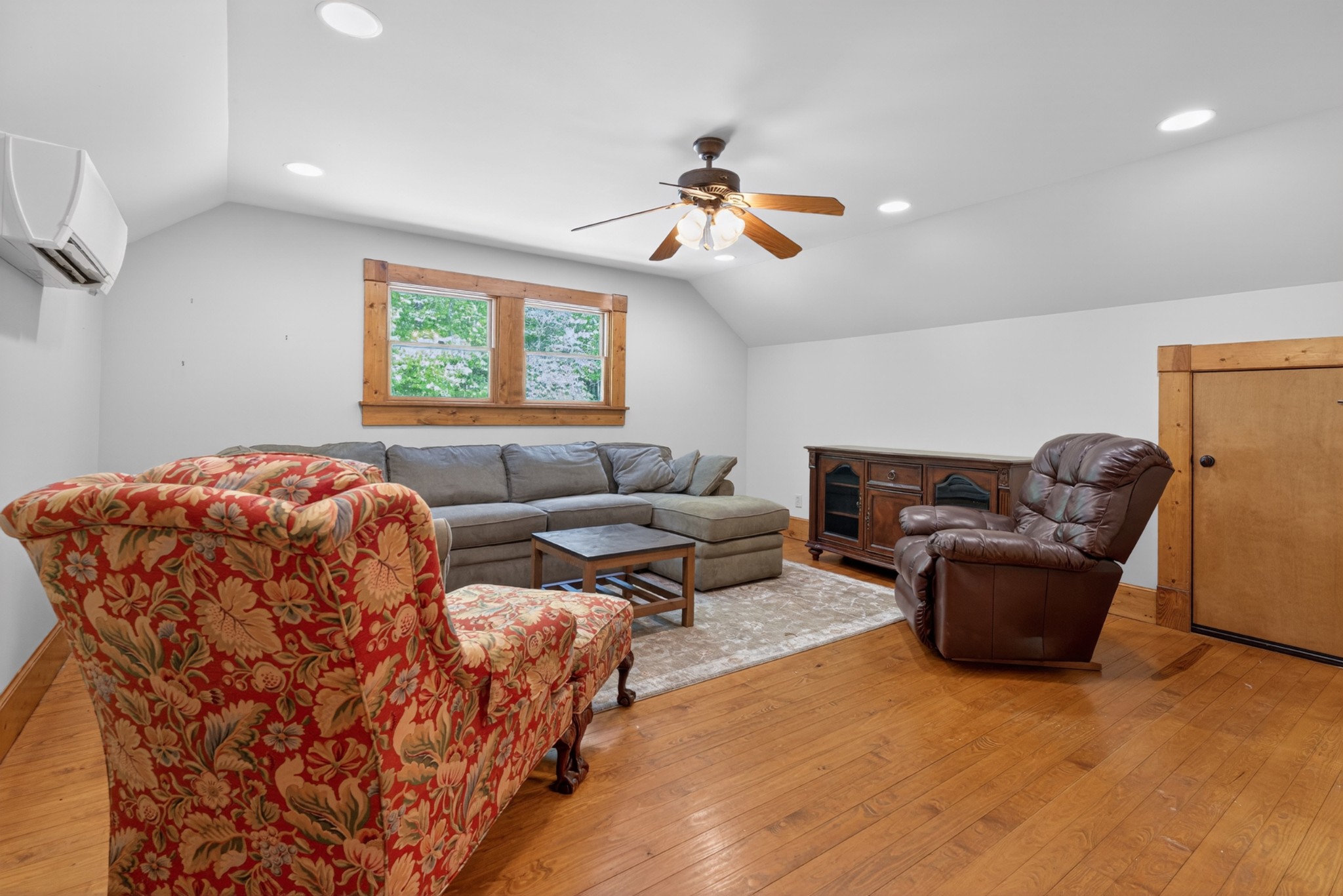 721 Azalea Ct