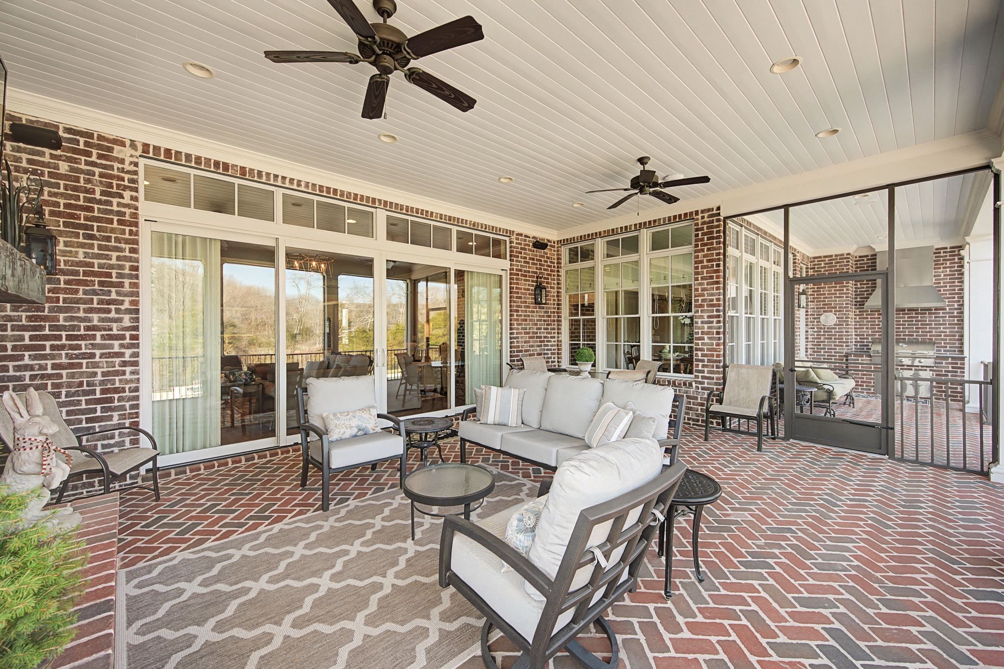 1204 Echo Ln