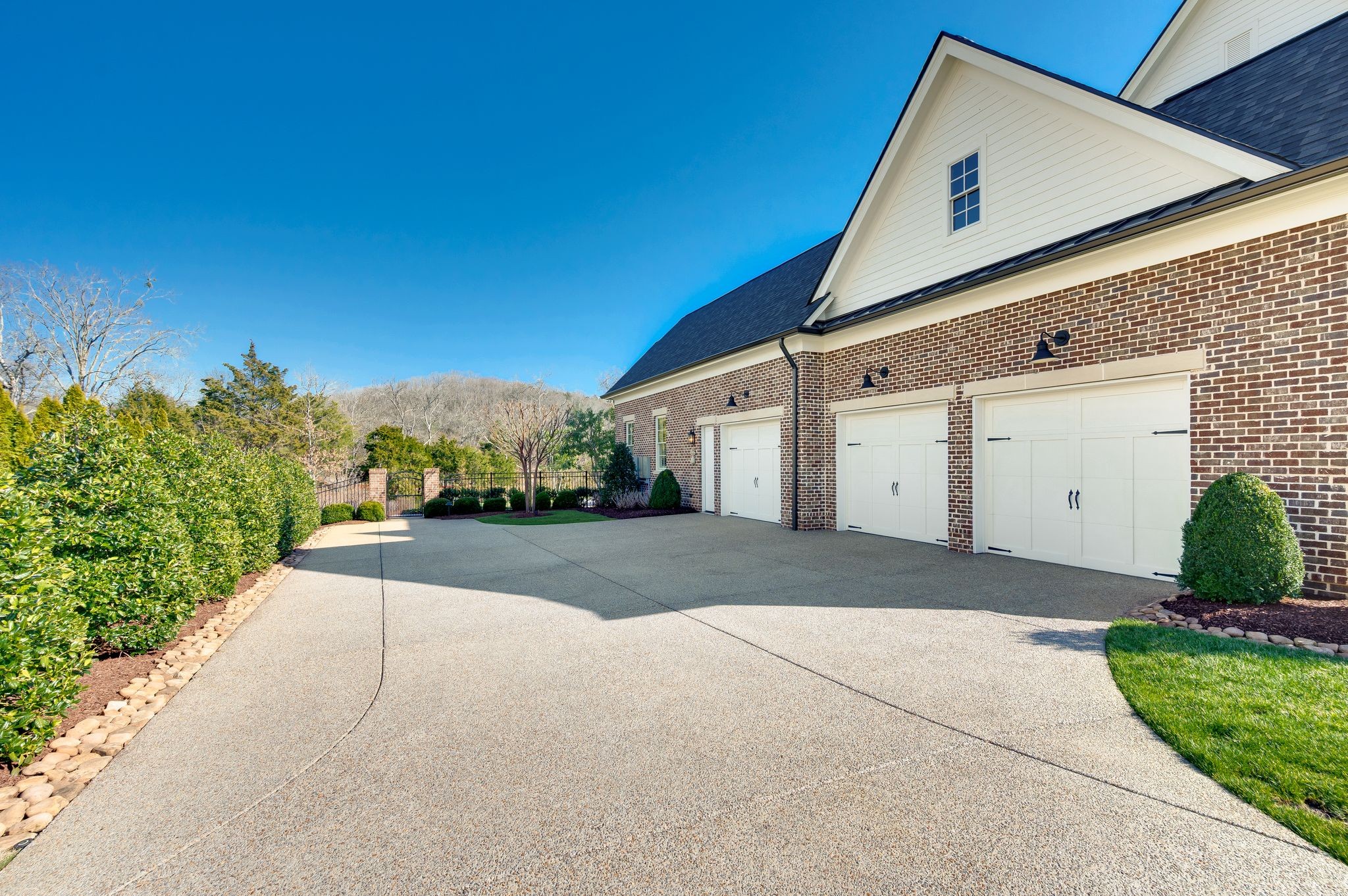 1204 Echo Ln