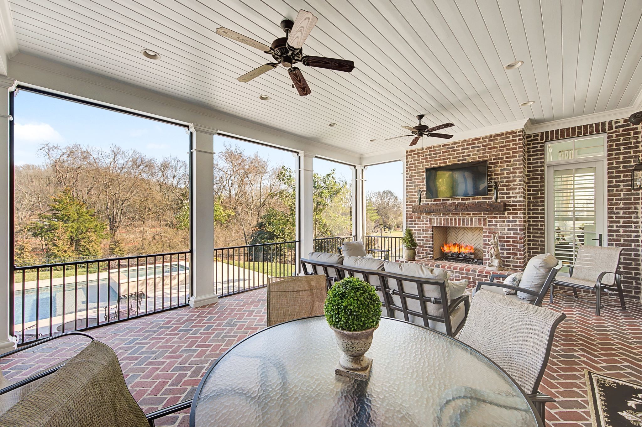 1204 Echo Ln
