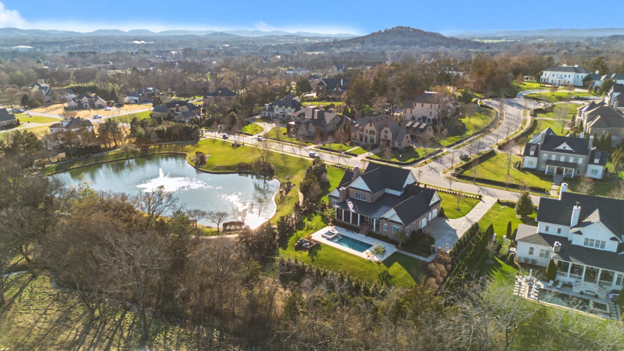 1204 Echo Ln