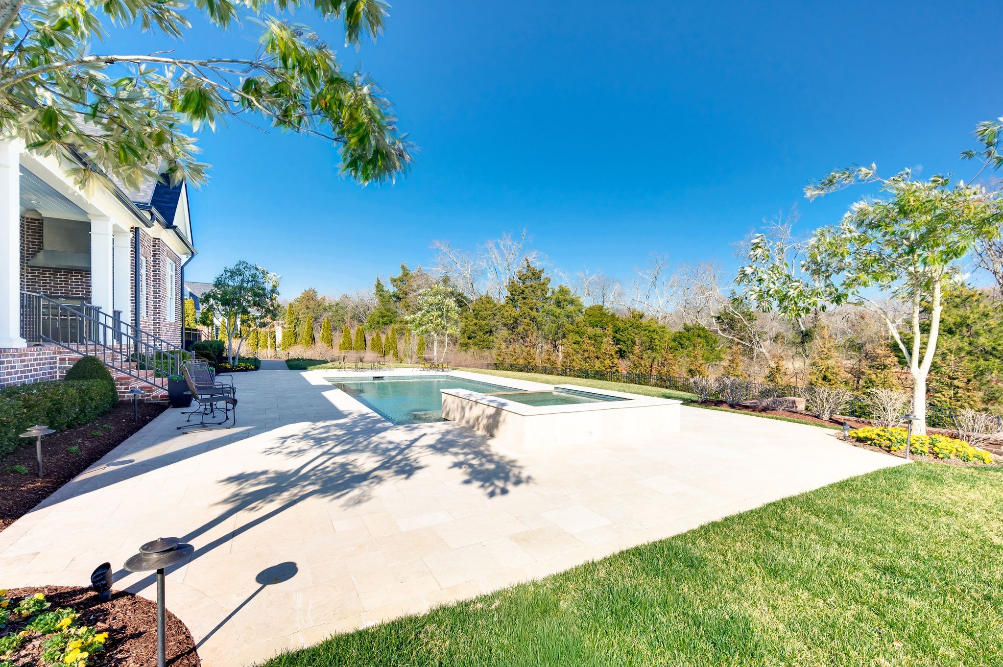 1204 Echo Ln