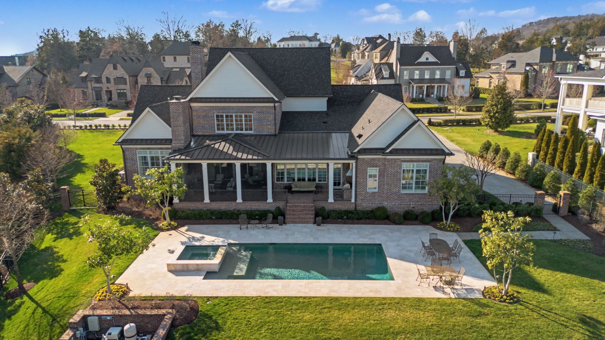 1204 Echo Ln
