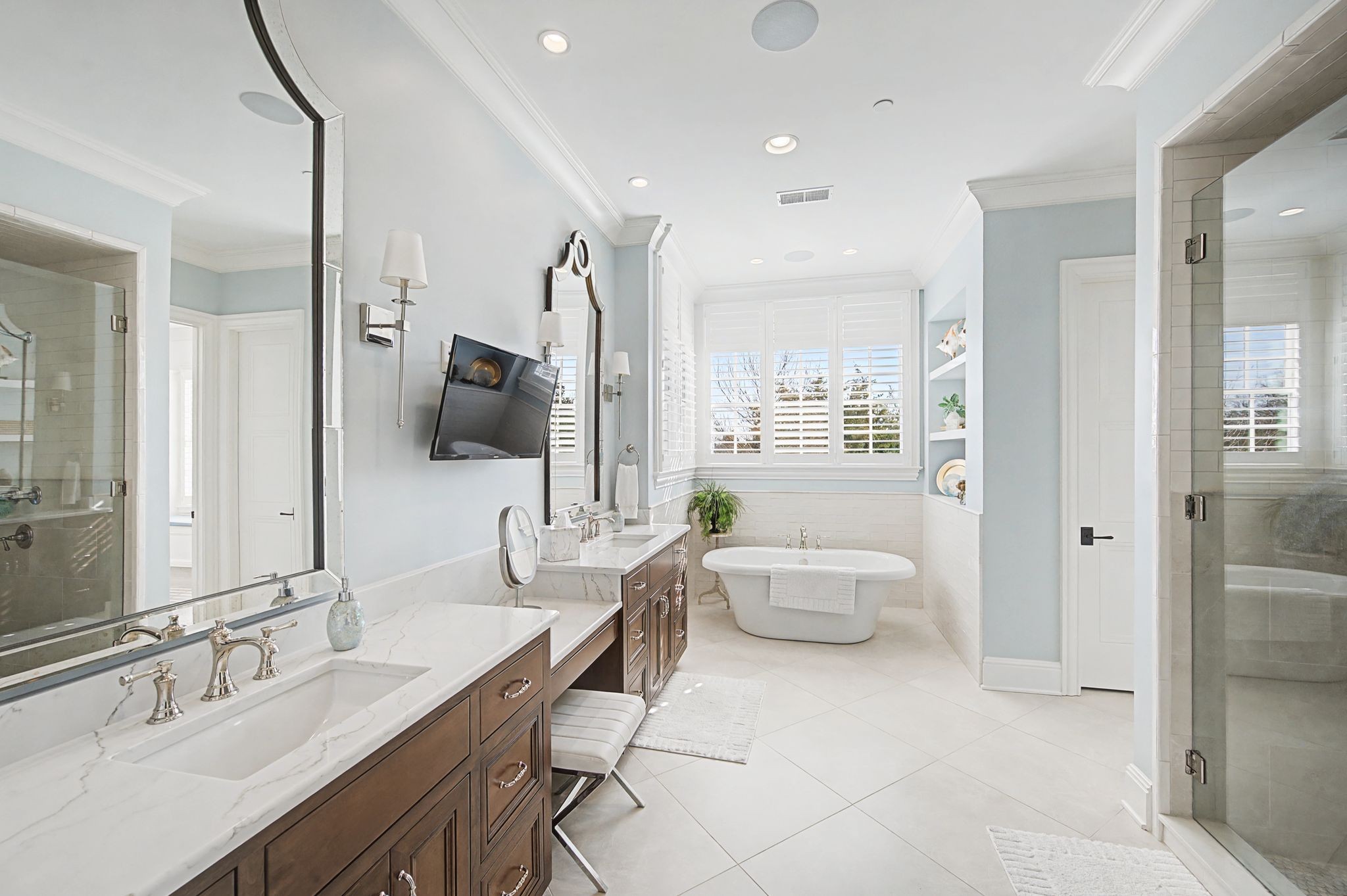 1204 Echo Ln