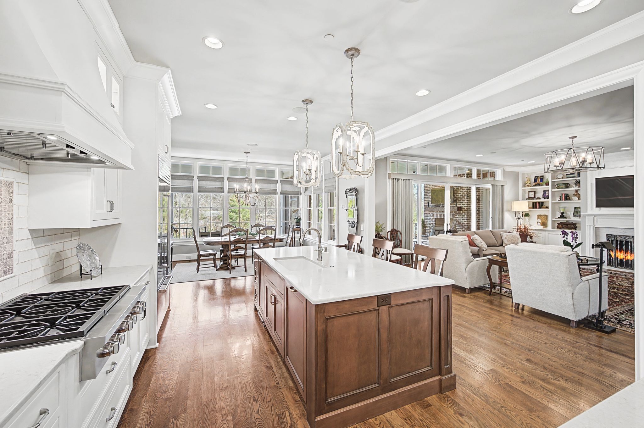 1204 Echo Ln