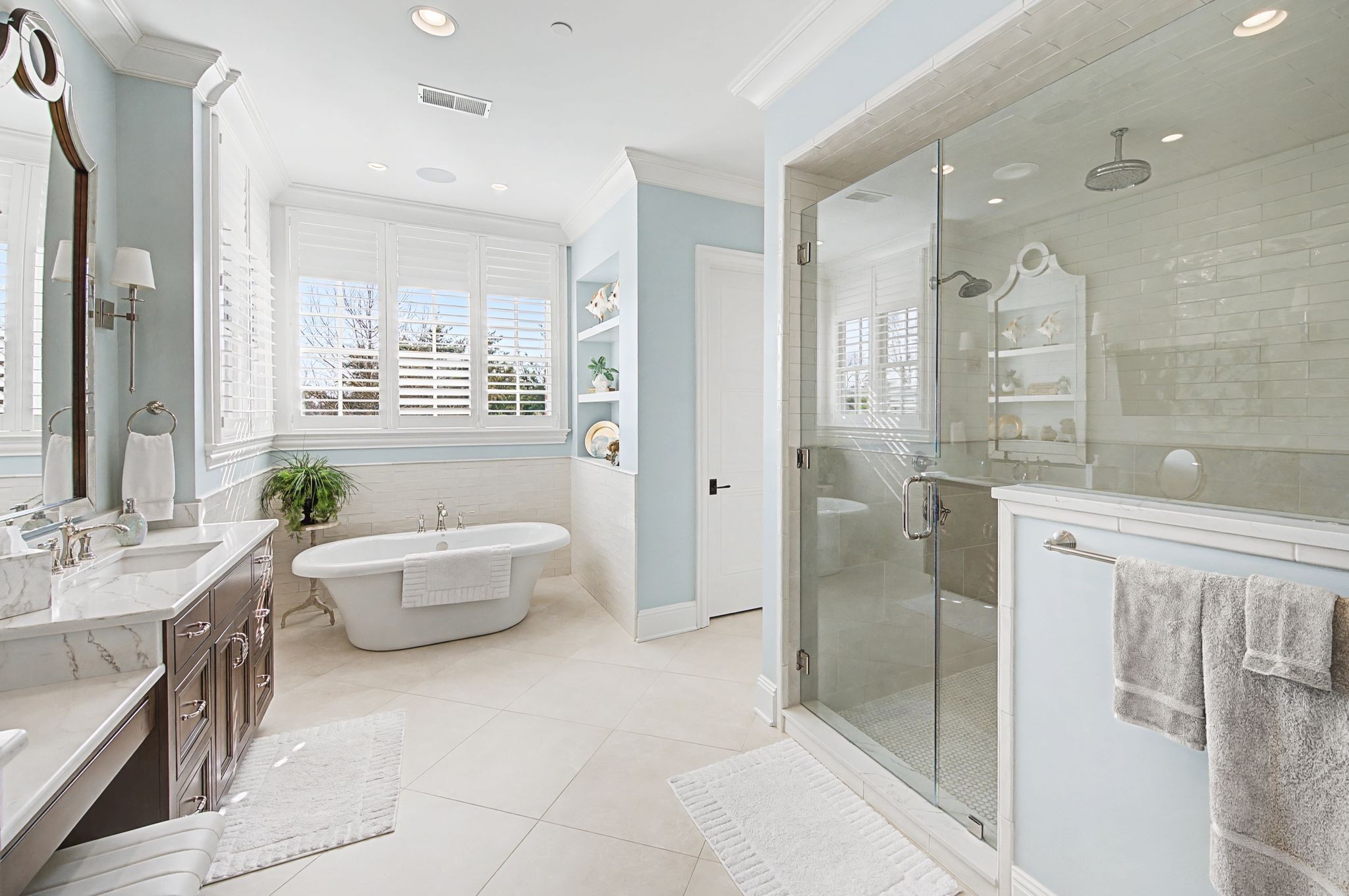 1204 Echo Ln