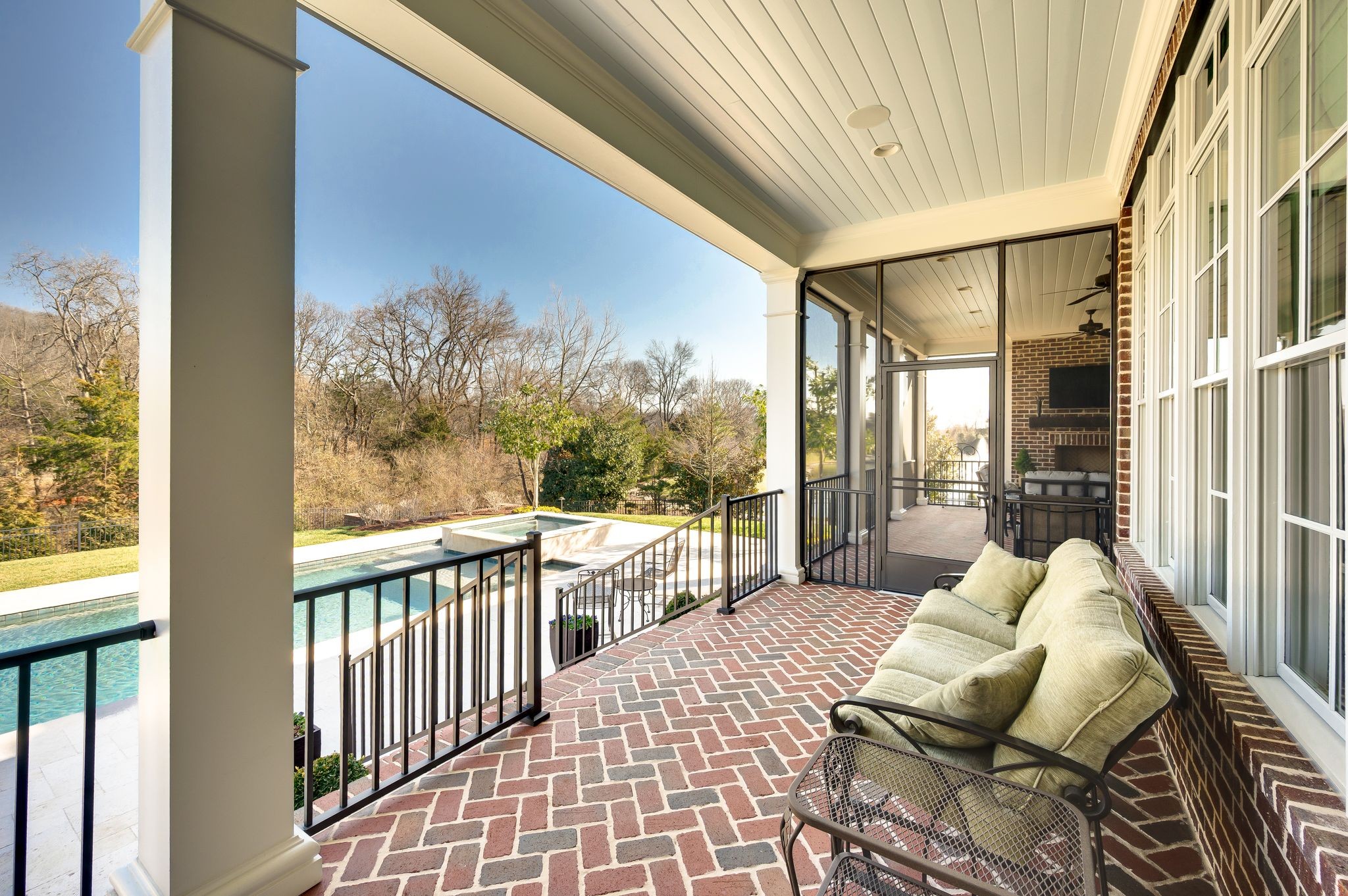 1204 Echo Ln